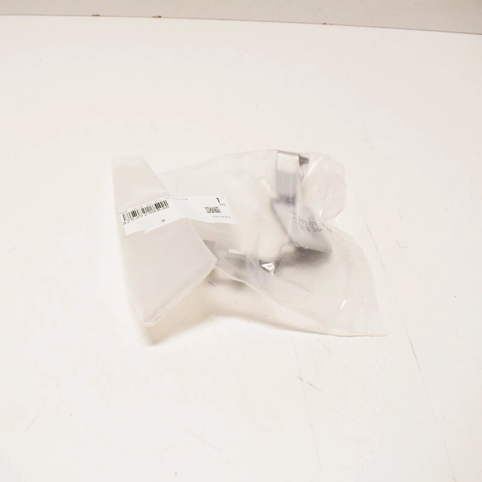 NEW MERCEDES-BENZ GLC COUPE C253 NOISE INSULATION LEFT HOLDER A2535240040