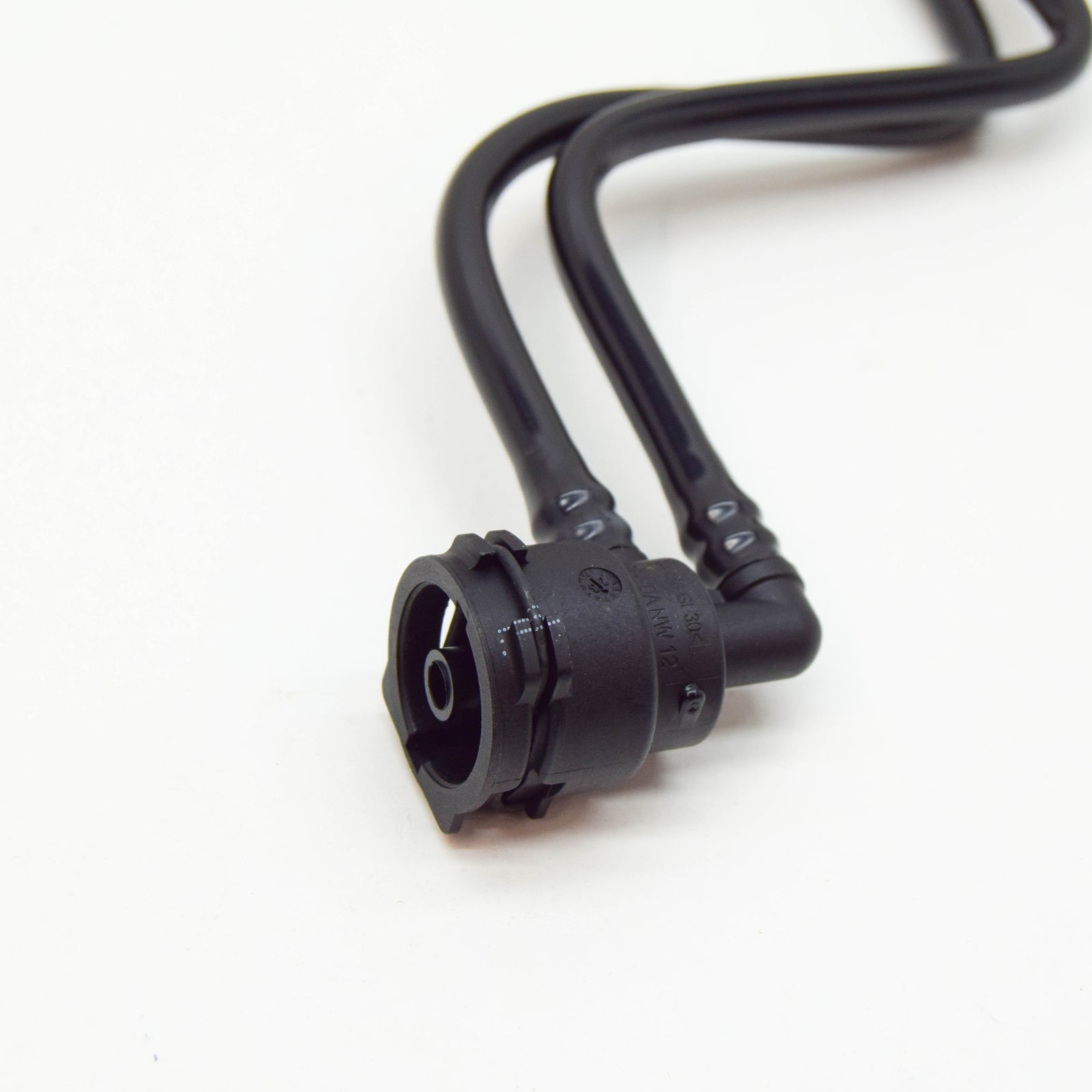 NEW MERCEDES-BENZ CLS C257 EXPANSION RESERVOIR VENT LINE A2575010100 ORIGINAL