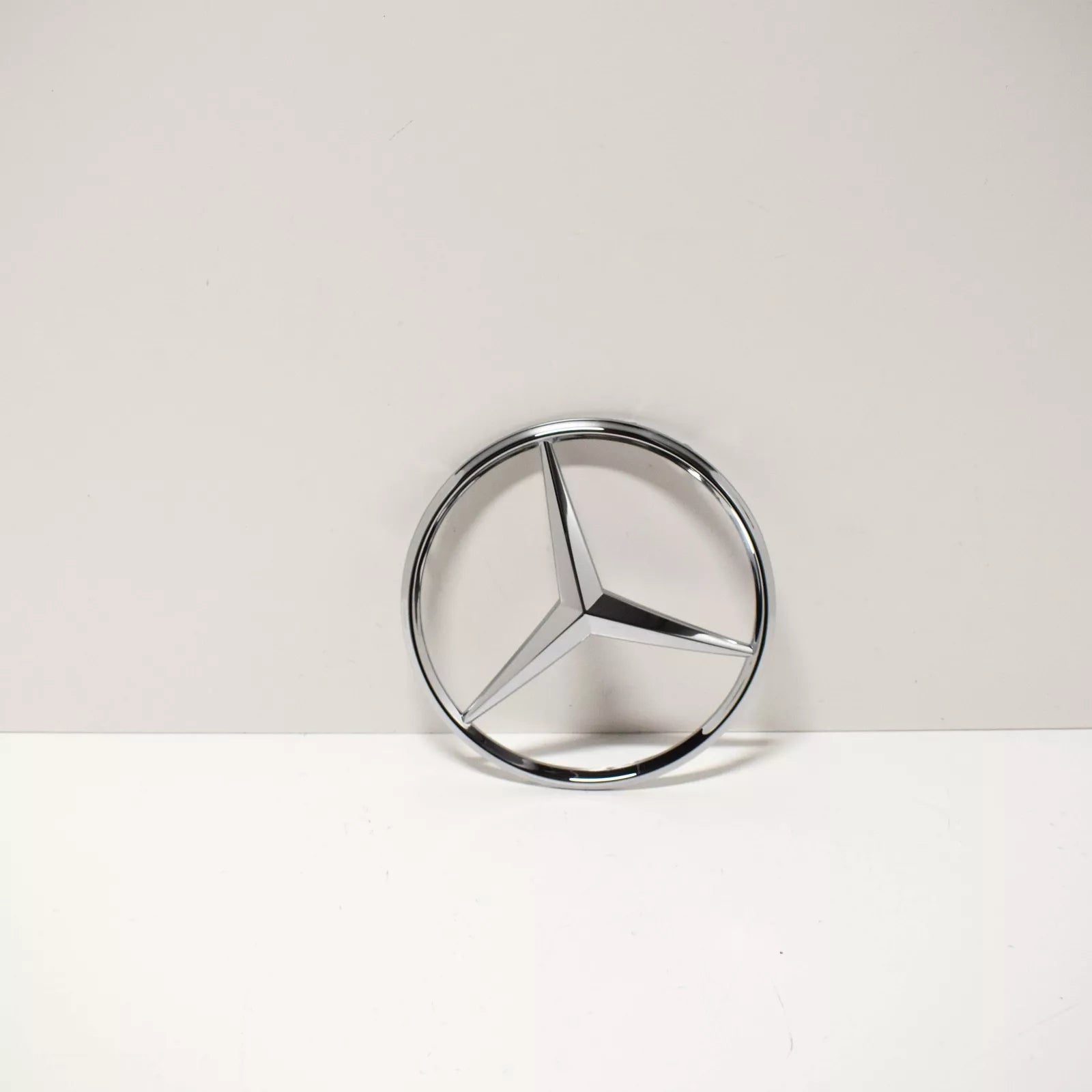 NEW MB M-CLASS W163 FRONT RADIATOR GRILLE BADGE EMBLEM A1638880086 ORIGINAL