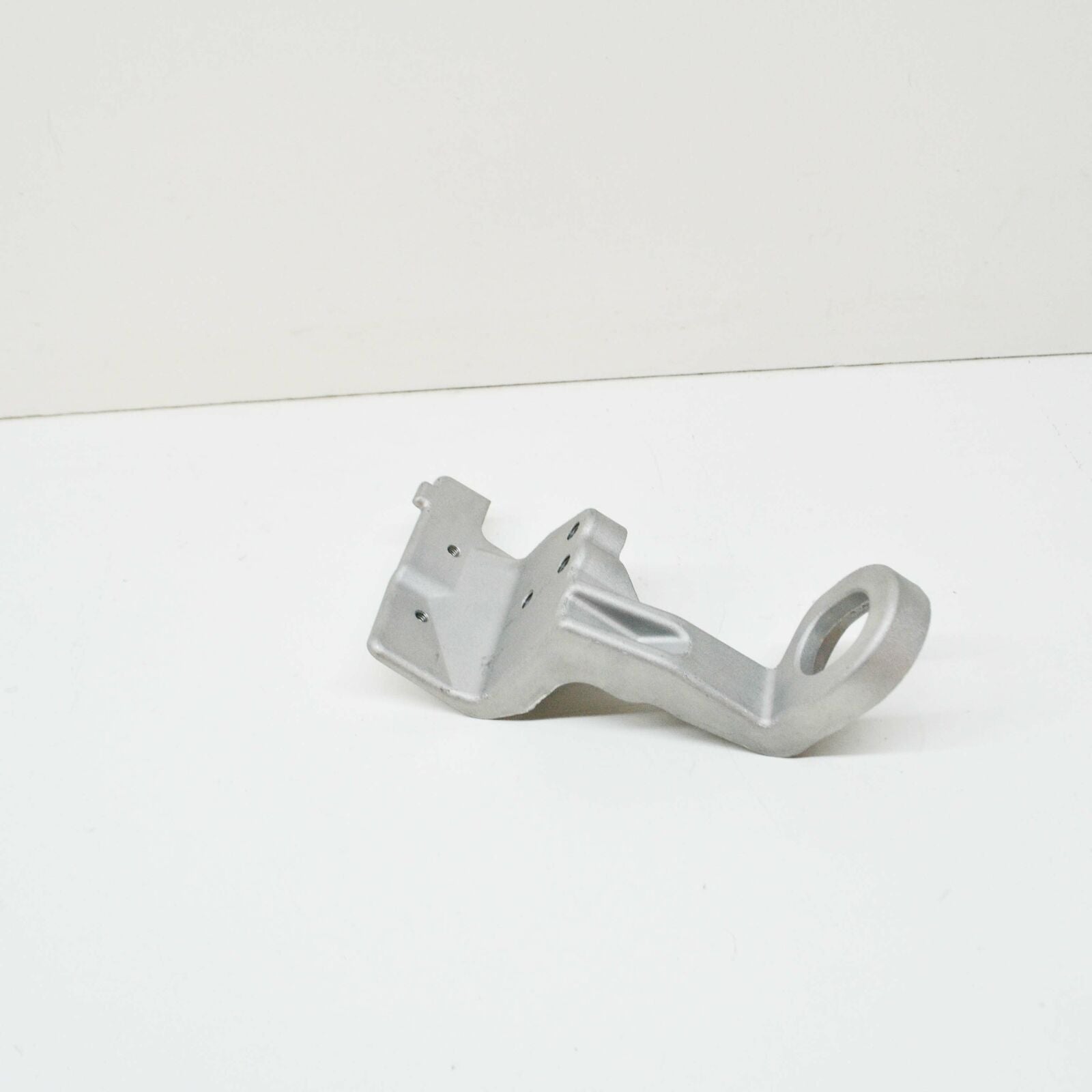 NEW MERCEDES-BENZ C W205 COOLING RADIATOR RIGHT LOWER HOLDER A2055051900