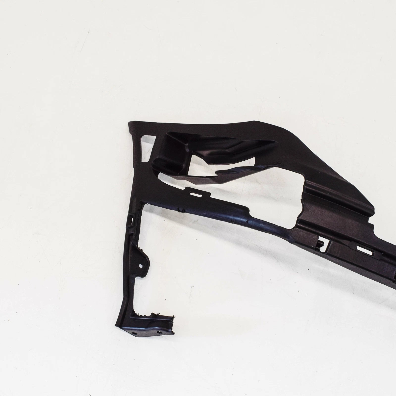 NEW MB CLASS W211 AMG FRONT RIGHT BUMPER BRACKET A2118801003 2008 ORIGINAL