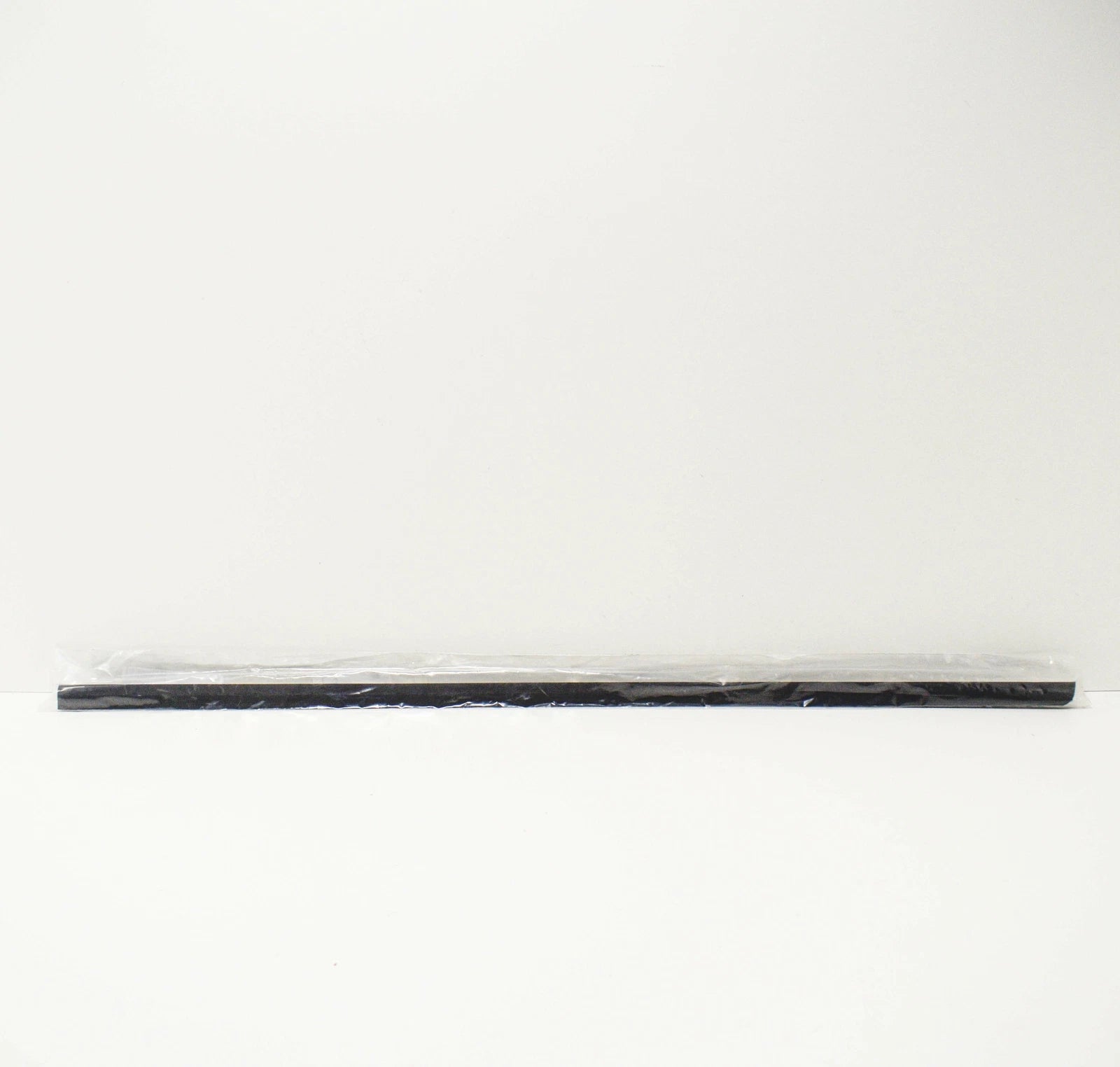 NEW MERCEDES-BENZ C W202 DRIP MOULDING BOTTOM RIGHT FRONT A2026900682