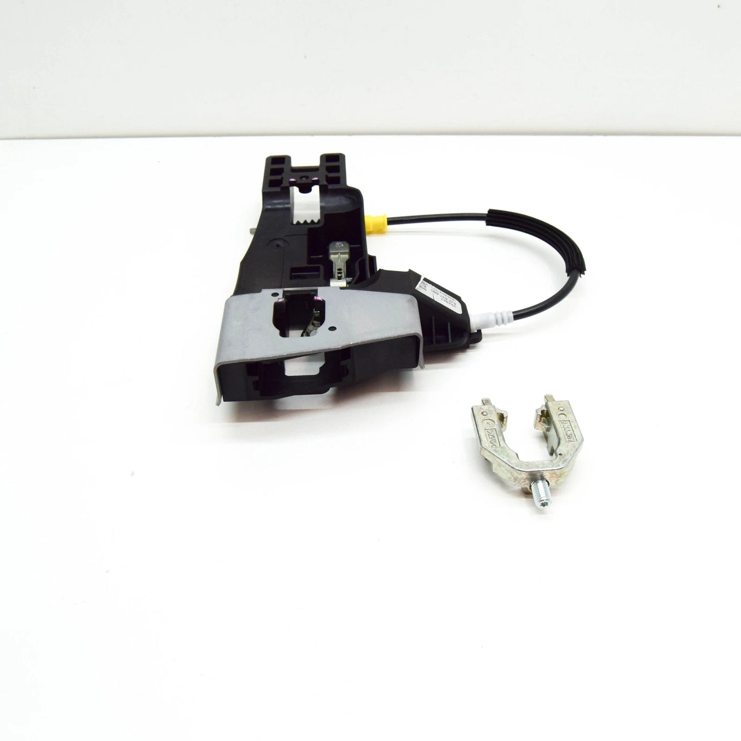 NEW AUDI TT 8J FRONT RIGHT DOOR HANDLE MOUNTING BAR RHD 8J2837886A ORIGINAL