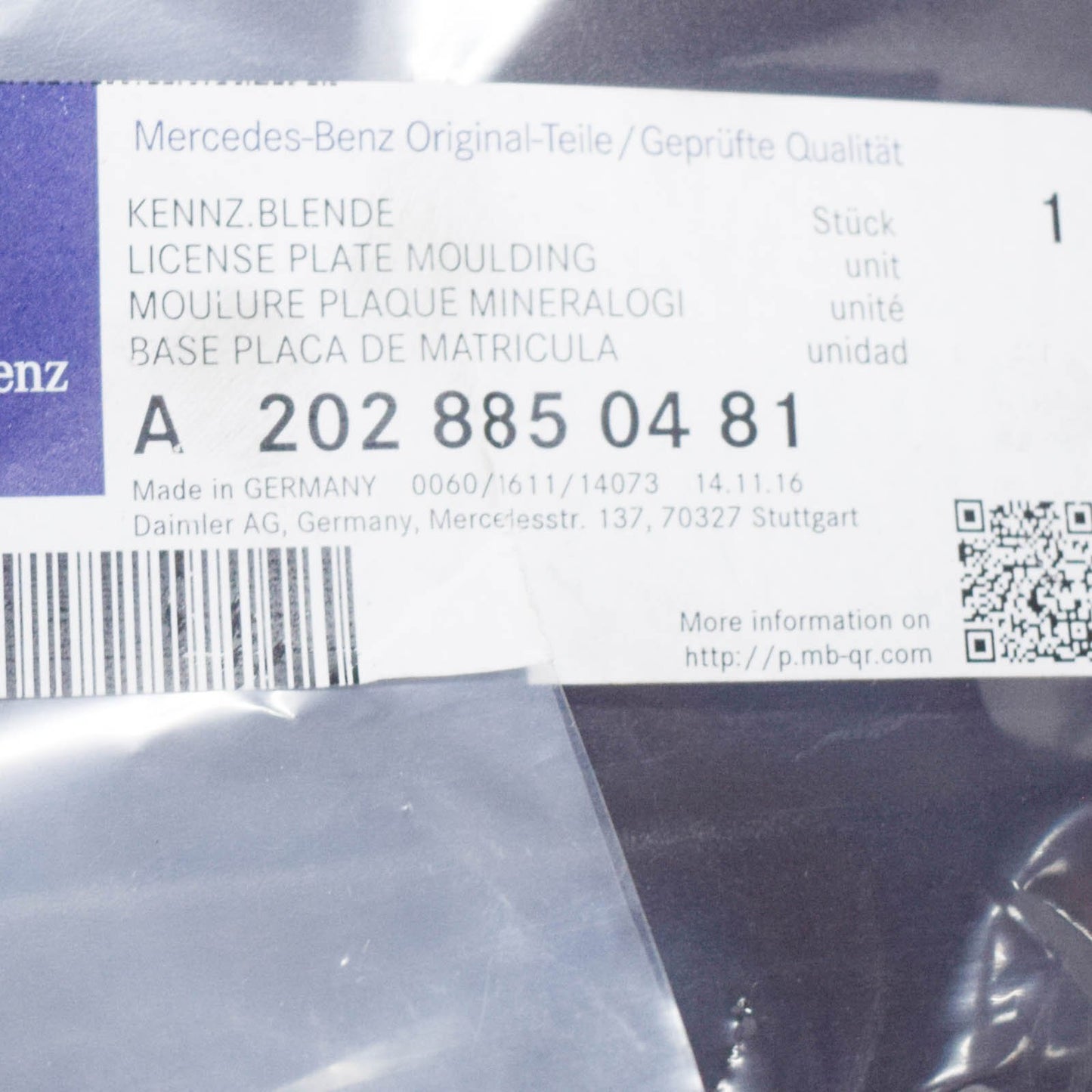 NEW MERCEDES-BENZ C W202 FRONT BUMPER LICENSE PLATE MOULDING A2028850481