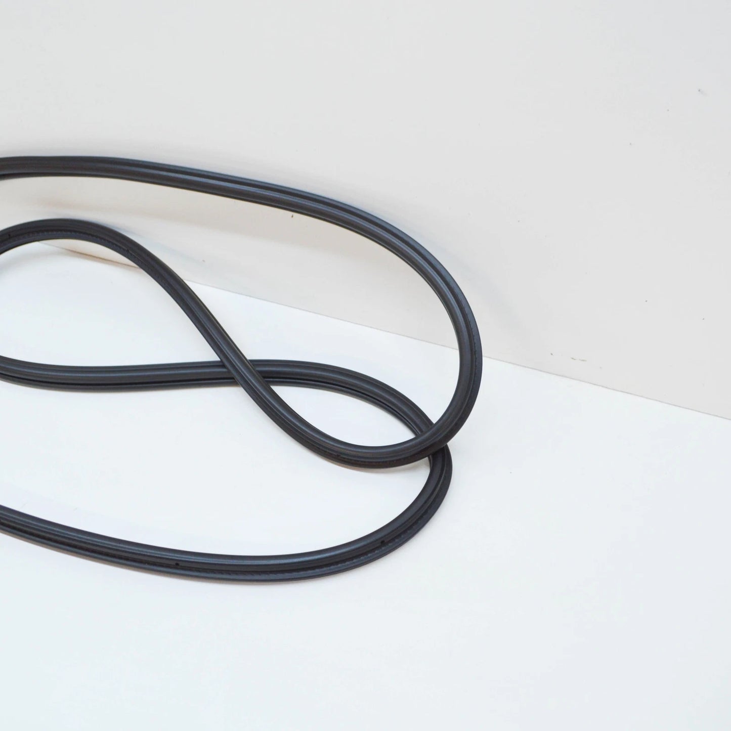 NEW AUDI A6 AVANT C6 REAR LID SEAL 4F9827705H