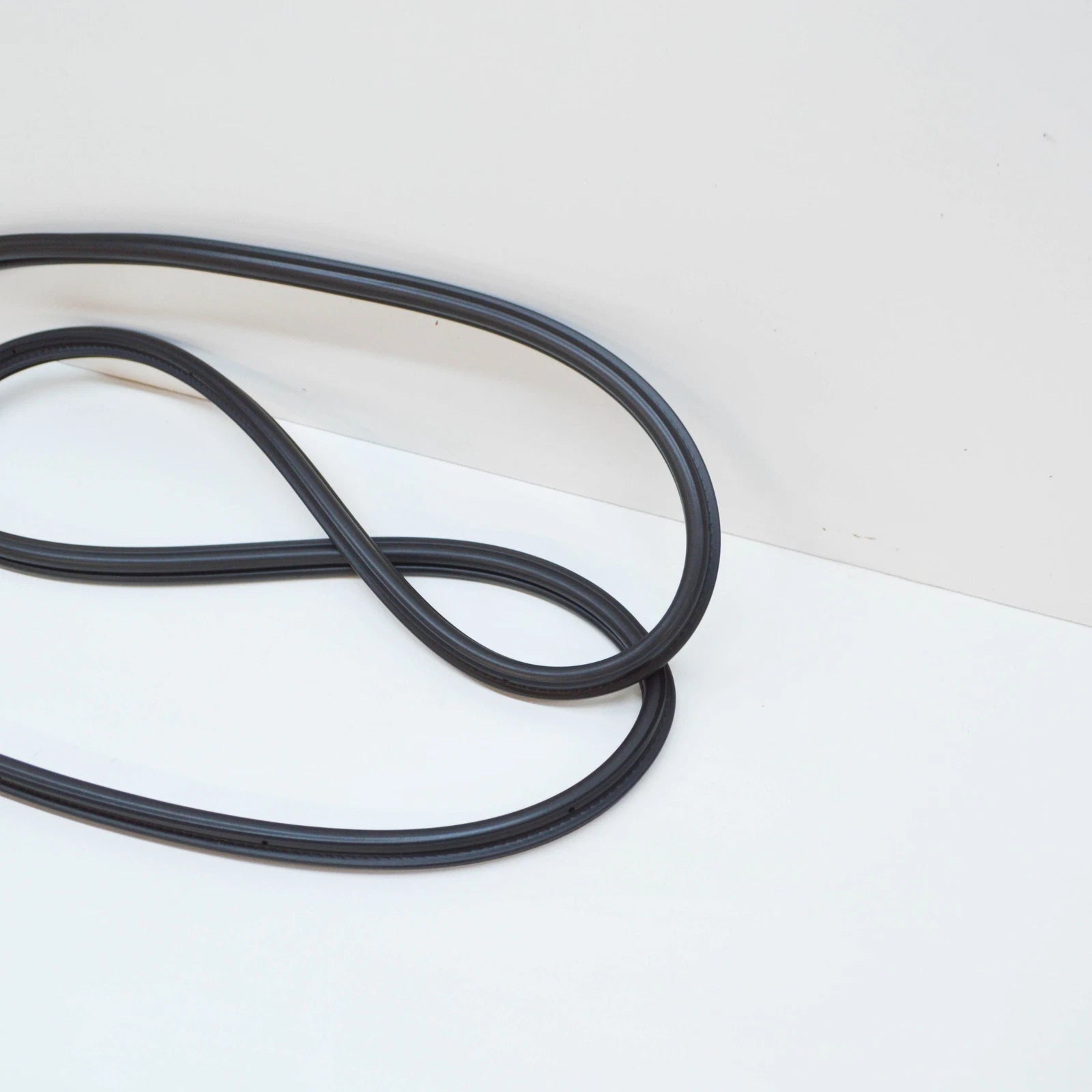 NEW AUDI A6 AVANT C6 REAR LID SEAL 4F9827705H