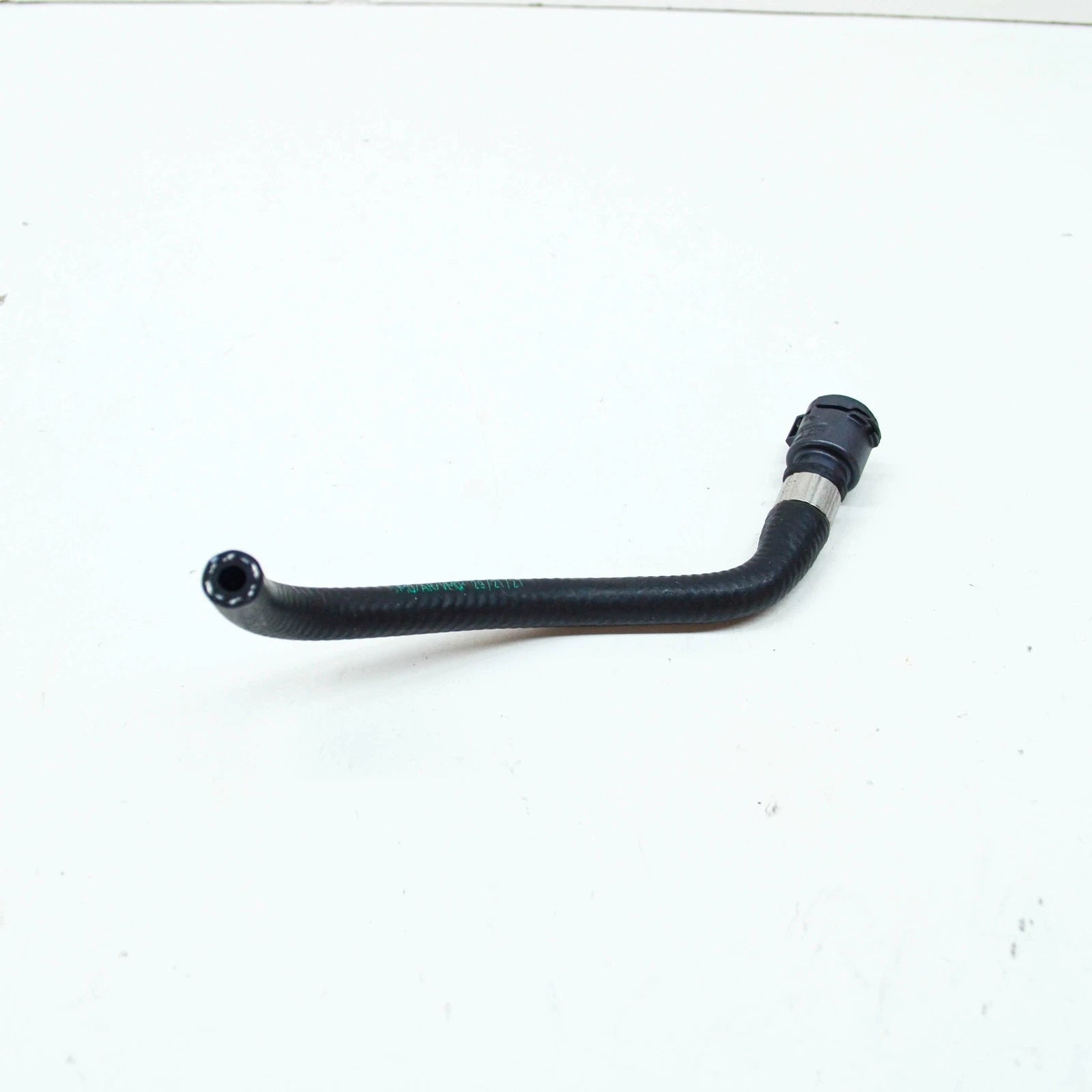 NEW BMW 3 G20 CYLINDER HEAD HOSE PIPE 17128575775 ORIGINAL
