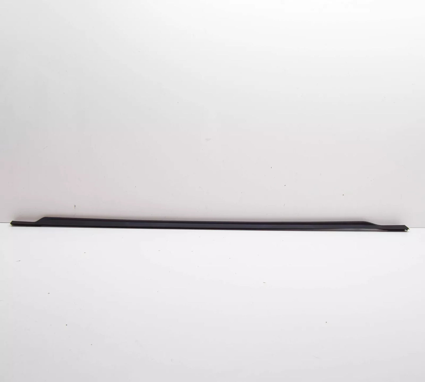 NEW MERCEDES-BENZ S-CLASS W222 FRONT RIGHT DOOR SEAL A2226900270 ORIGINAL