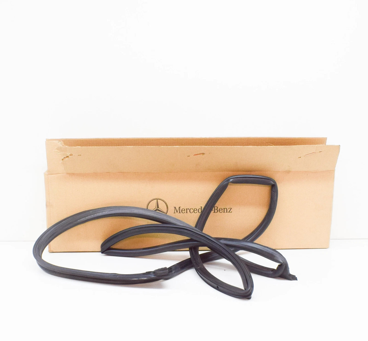 NEW MERCEDES-BENZ C-CLASS W203 FRONT LEFT DOOR SEAL A2037202178 ORIGINAL
