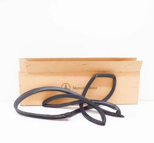 NEW MERCEDES-BENZ C-CLASS W203 FRONT LEFT DOOR SEAL A2037202178 ORIGINAL
