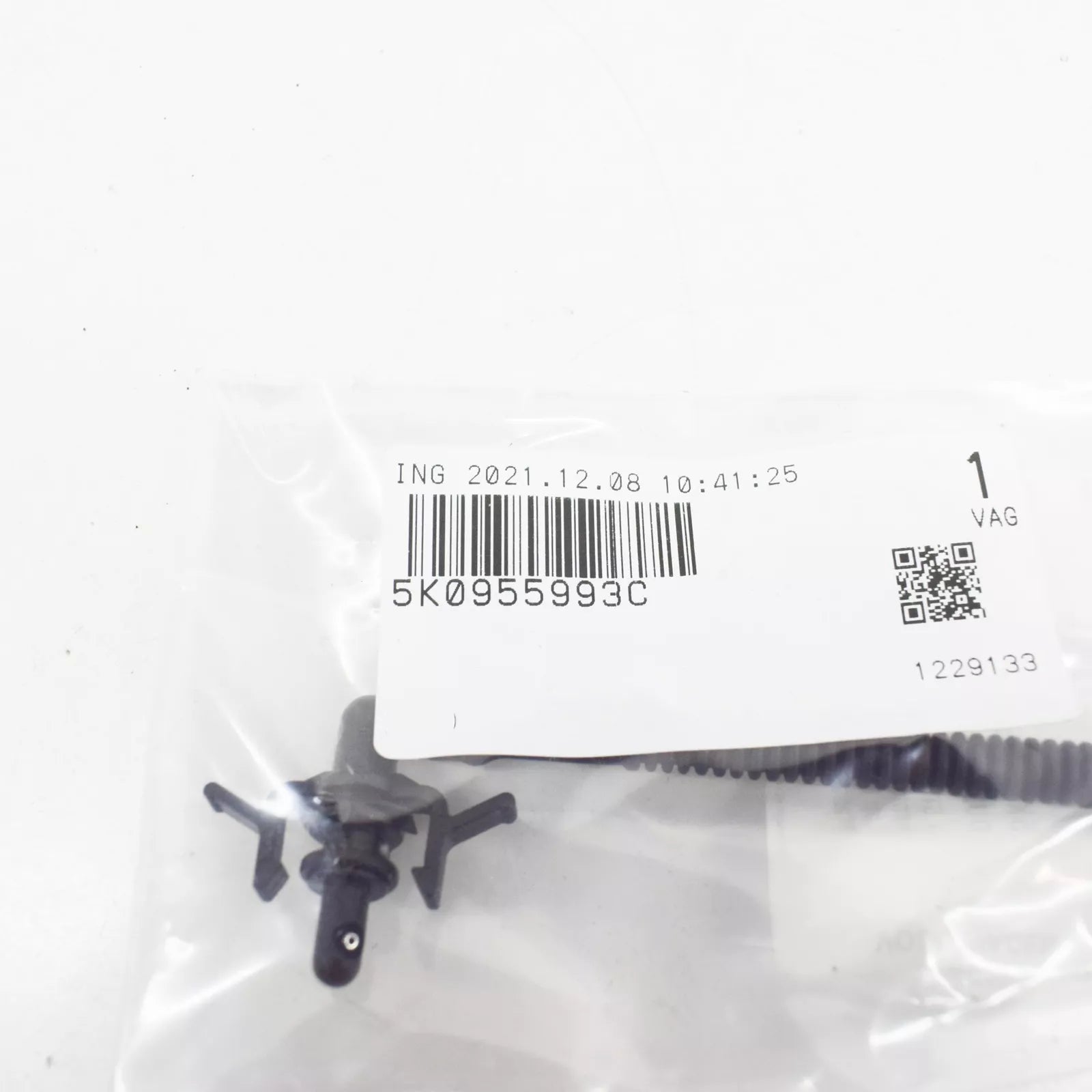 NEW VW GOLF VI 5K MK6 REAR WINDOW SPRAY NOZZLE 5K0955993C ORIGINAL