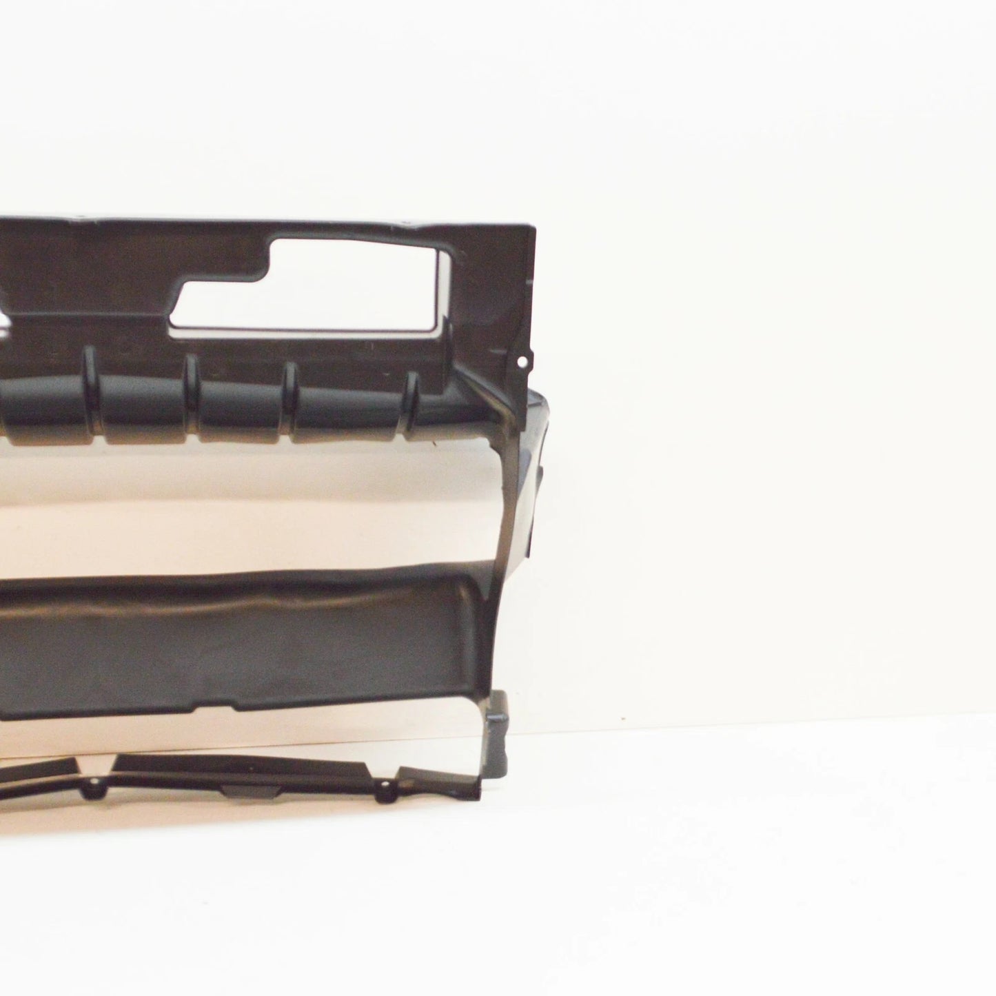 NEW VOLKSWAGEN TOUAREG 7P RADIATOR SUPPORT AIR GUIDE 7P6121293H