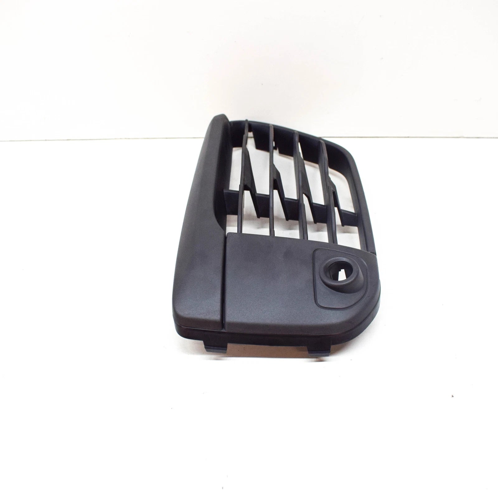 NEW BMW X1 F48 FRONT BUMPER RIGHT GRILLE 51117453980 7453980 2015 ORIGINAL