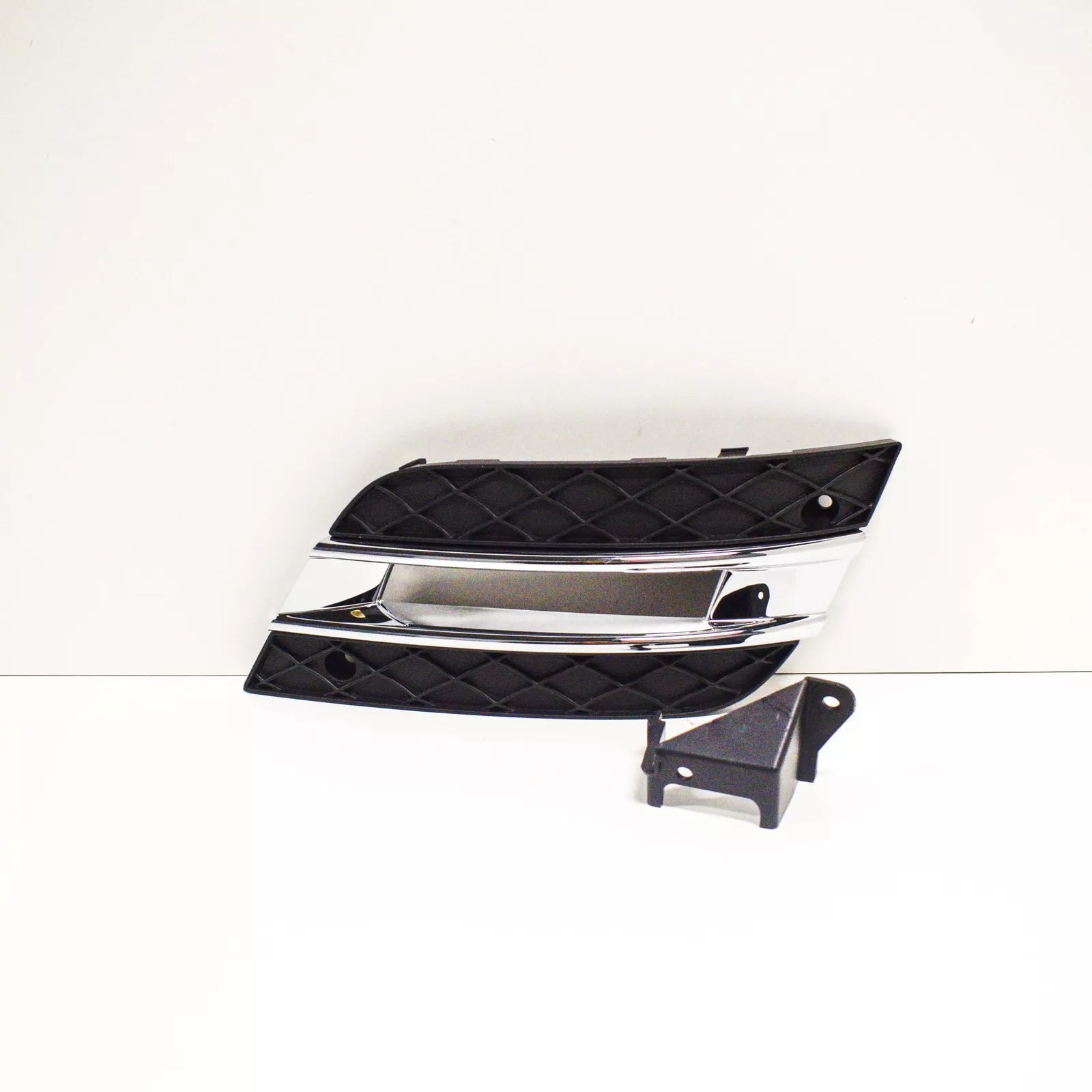 NEW MERCEDES-BENZ ML W164 FRONT BUMPER LEFT SIDE GRILLE A1648801924 ORIGINAL