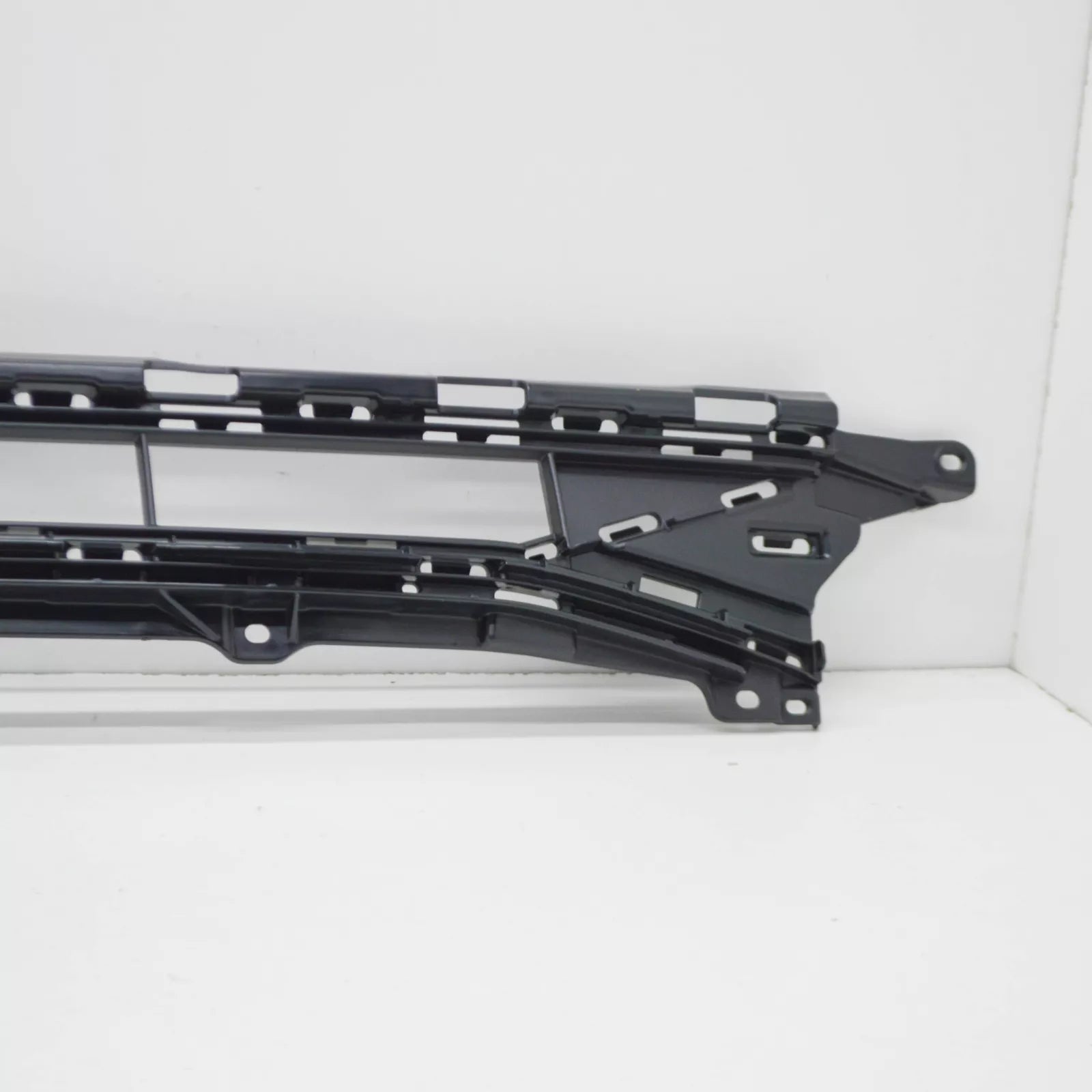 NEW AUDI Q7 4M FRONT BUMPER LOWER CENTER GRILLE 4M0807647E9B9 ORIGINAL