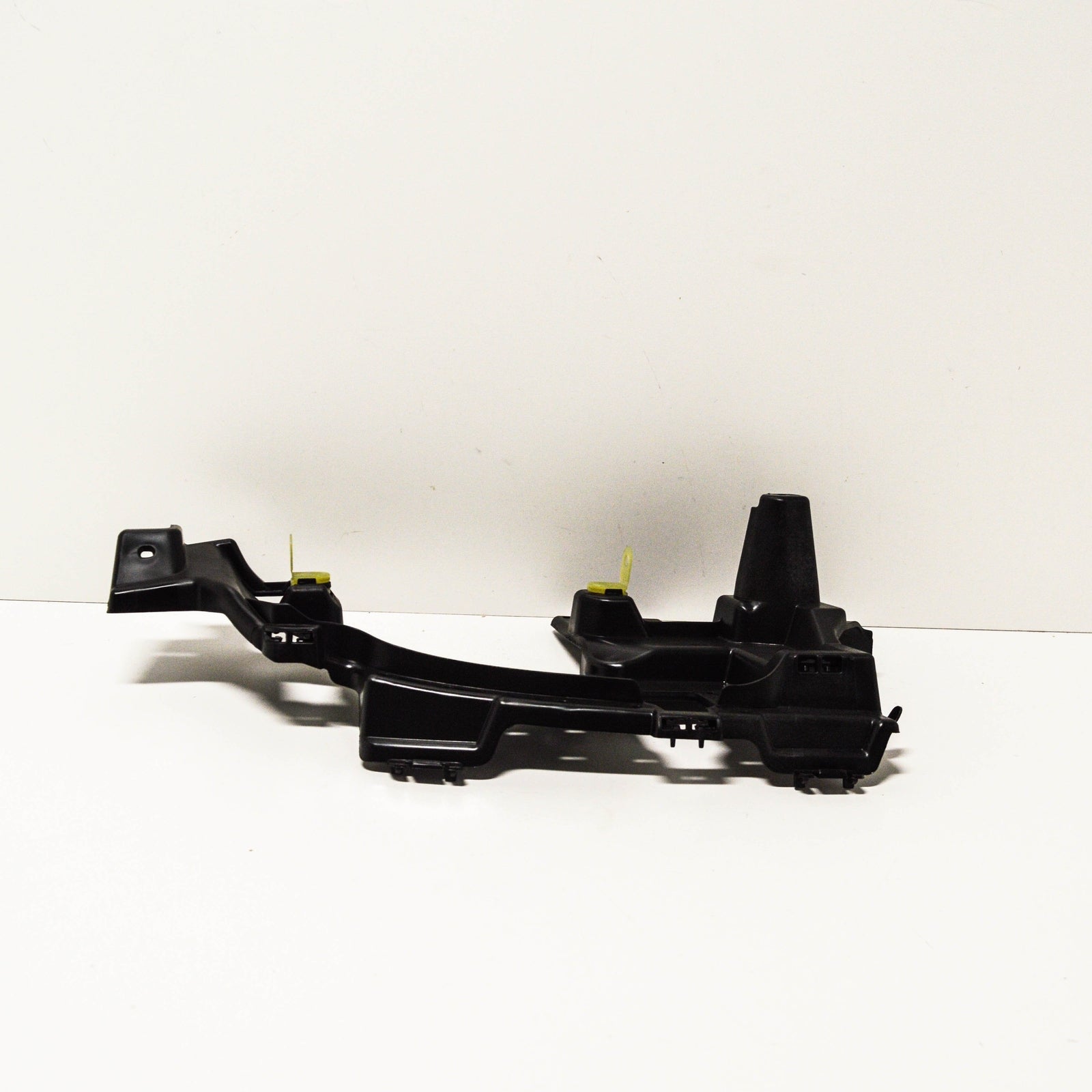 NEW MERCEDES-BENZ C-CLASS W205 RIGHT EXHAUST TIP BRACKET A2058850200 ORIGINAL