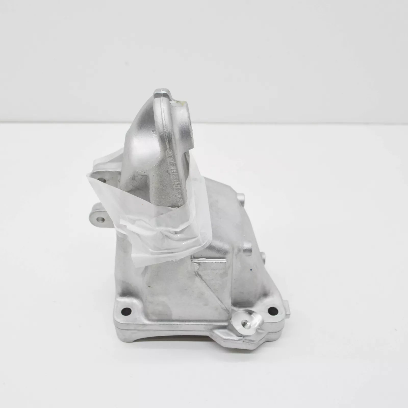 NEW MERCEDES-BENZ C W205 FRONT LEFT ENGINE MOUNT BRACKET A2642230200 ORIGINAL