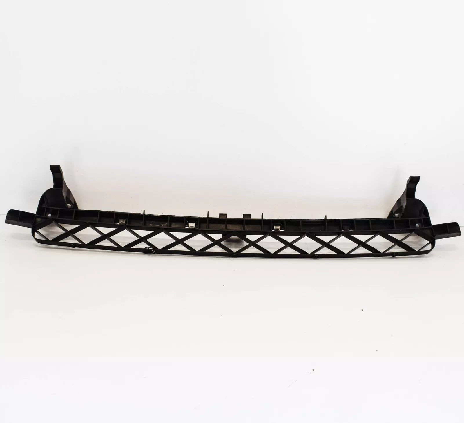 NEW VW PASSAT B8 FRONT BUMPER GUIDE CENTER 561805705A 2015