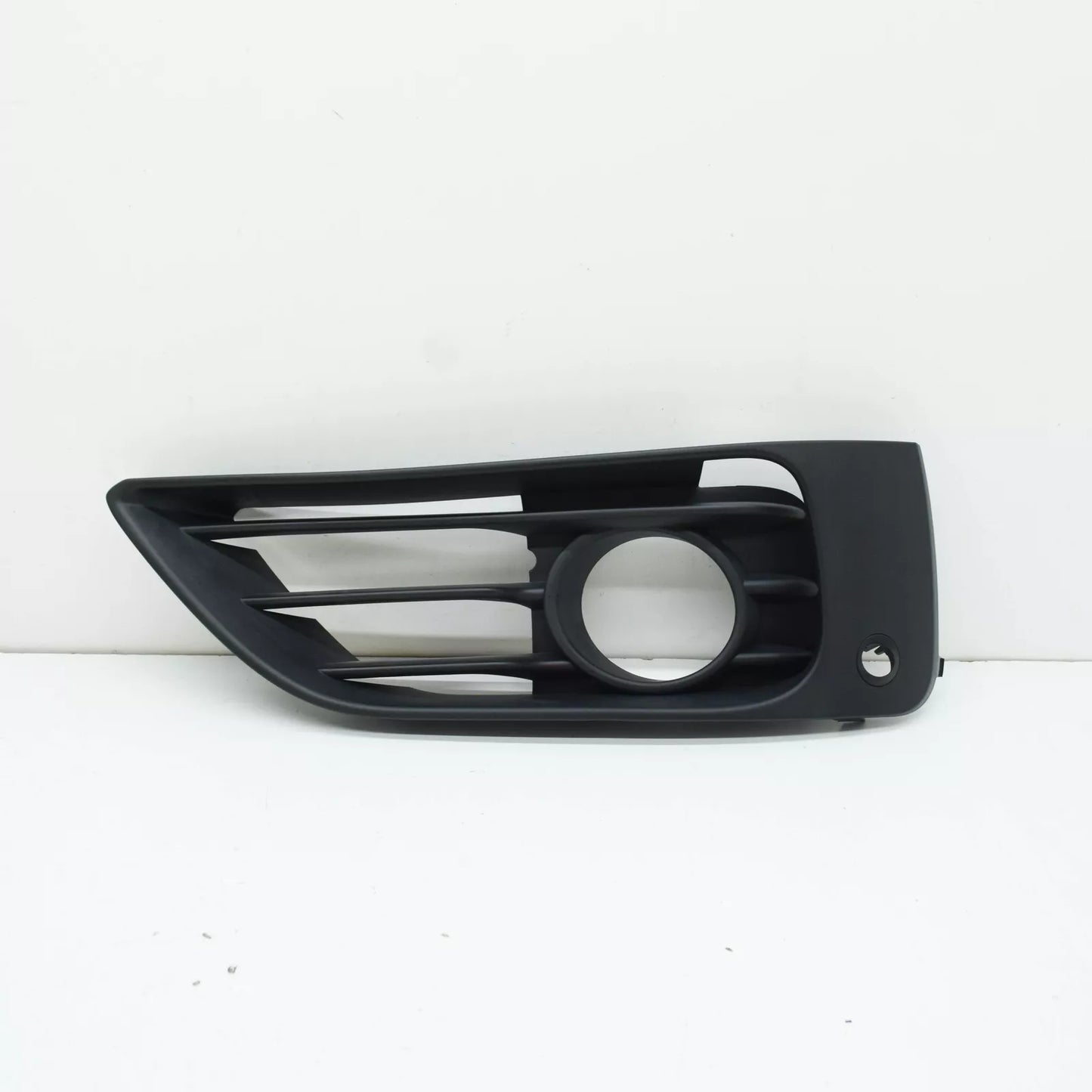 NEW BMW 2 F45 LEFT FOG LIGHT GRILLE W/PDC HOLE 51117407697 2015 ORIGINAL