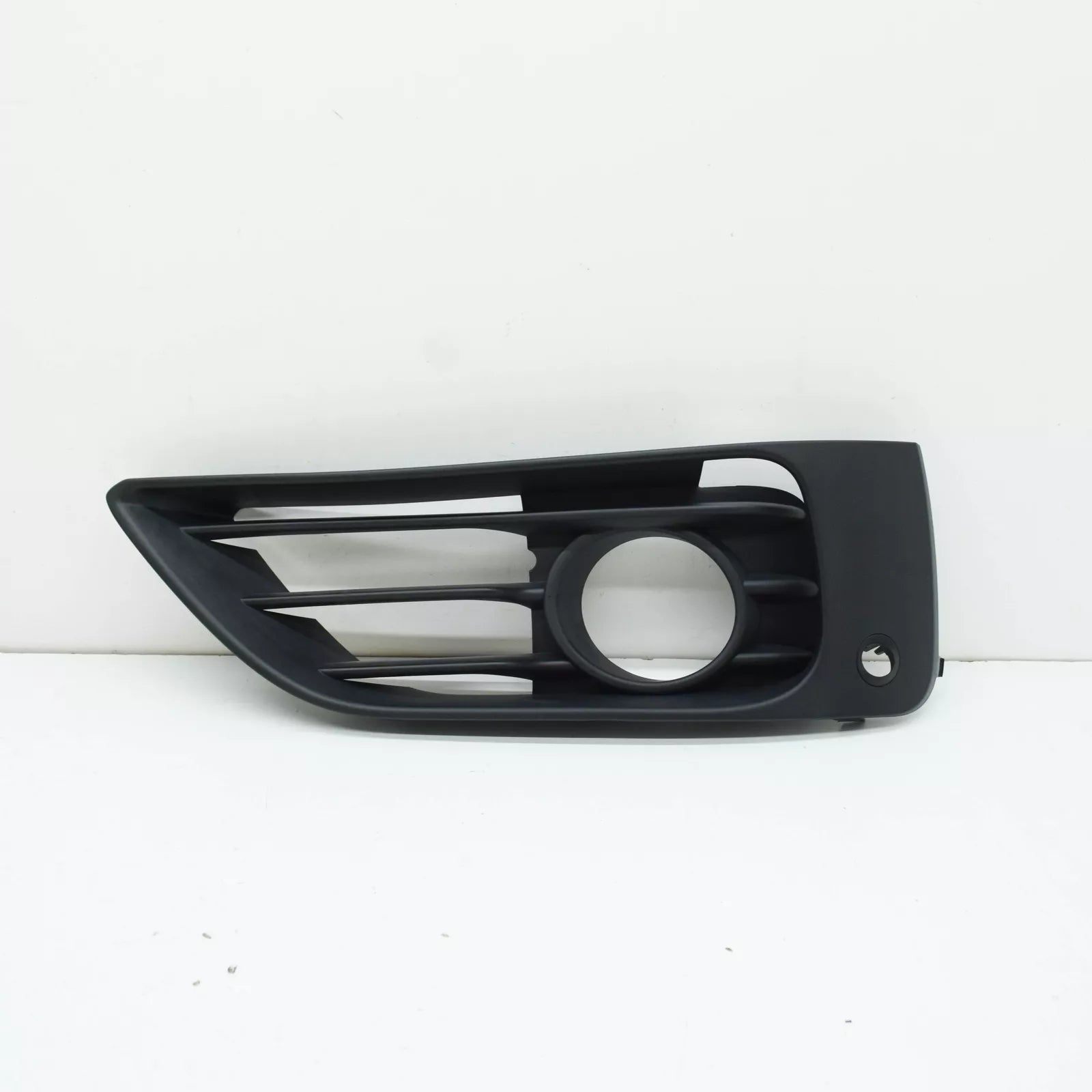 NEW BMW 2 F45 LEFT FOG LIGHT GRILLE W/PDC HOLE 51117407697 2015 ORIGINAL