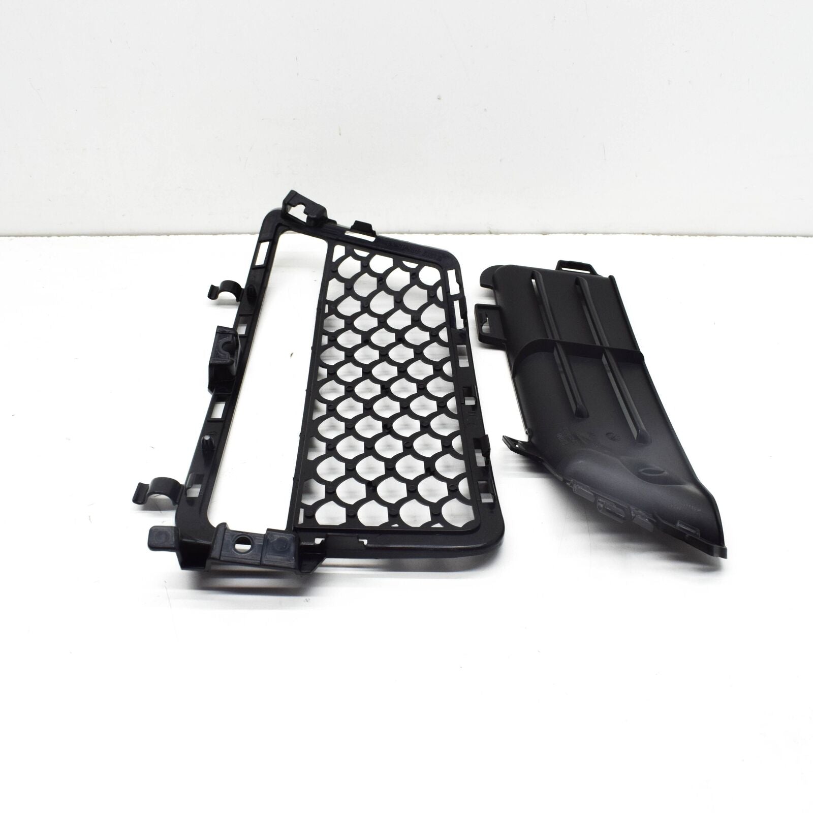 NEW MB E W212 AMG FRONT BUMPER LEFT GRILLE A2128850553 ORIGINAL