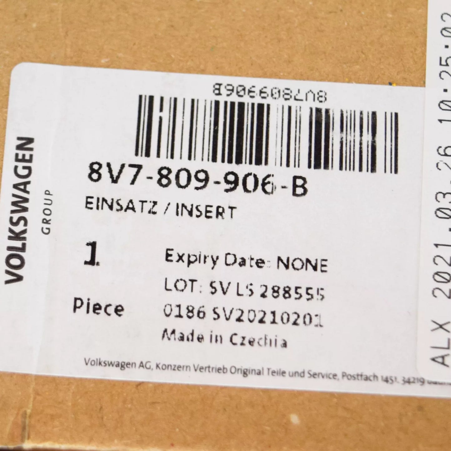 NEW AUDI A3 CONVERTIBLE 8V FUEL FILLER FLAP INSERT 8V7809906B