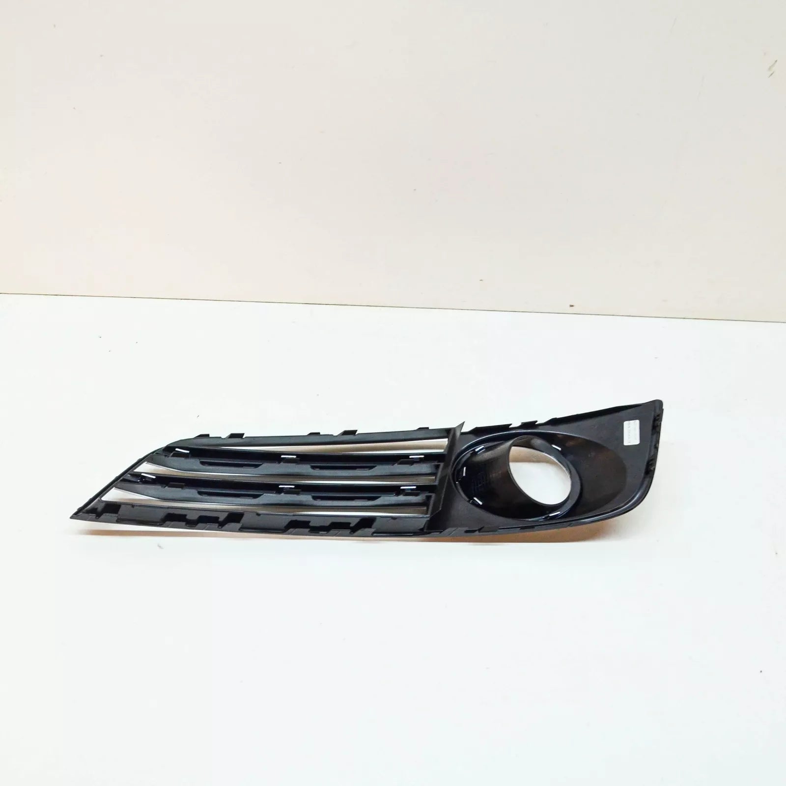 NEW AUDI A8 4H FRONT BUMPER RIGHT LOWER GRILLE 4H0807680KT94