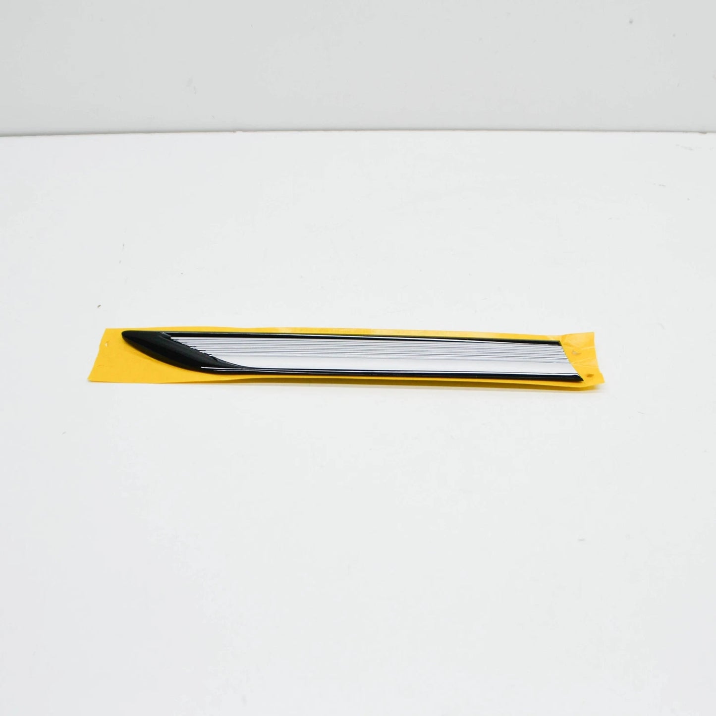 NEW VOLKSWAGEN TIGUAN AD FRONT RIGHT DOOR TRIM 5NA853688PDPJ