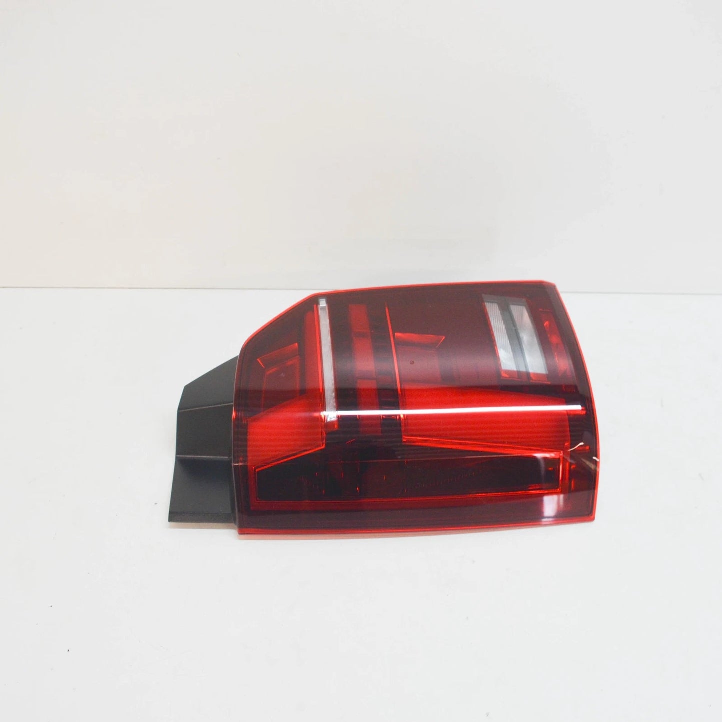 NEW VW TRANSPORTER MULTIVAN T6 REAR LEFT TAILLIGHT 7LA945207C ORIGINAL
