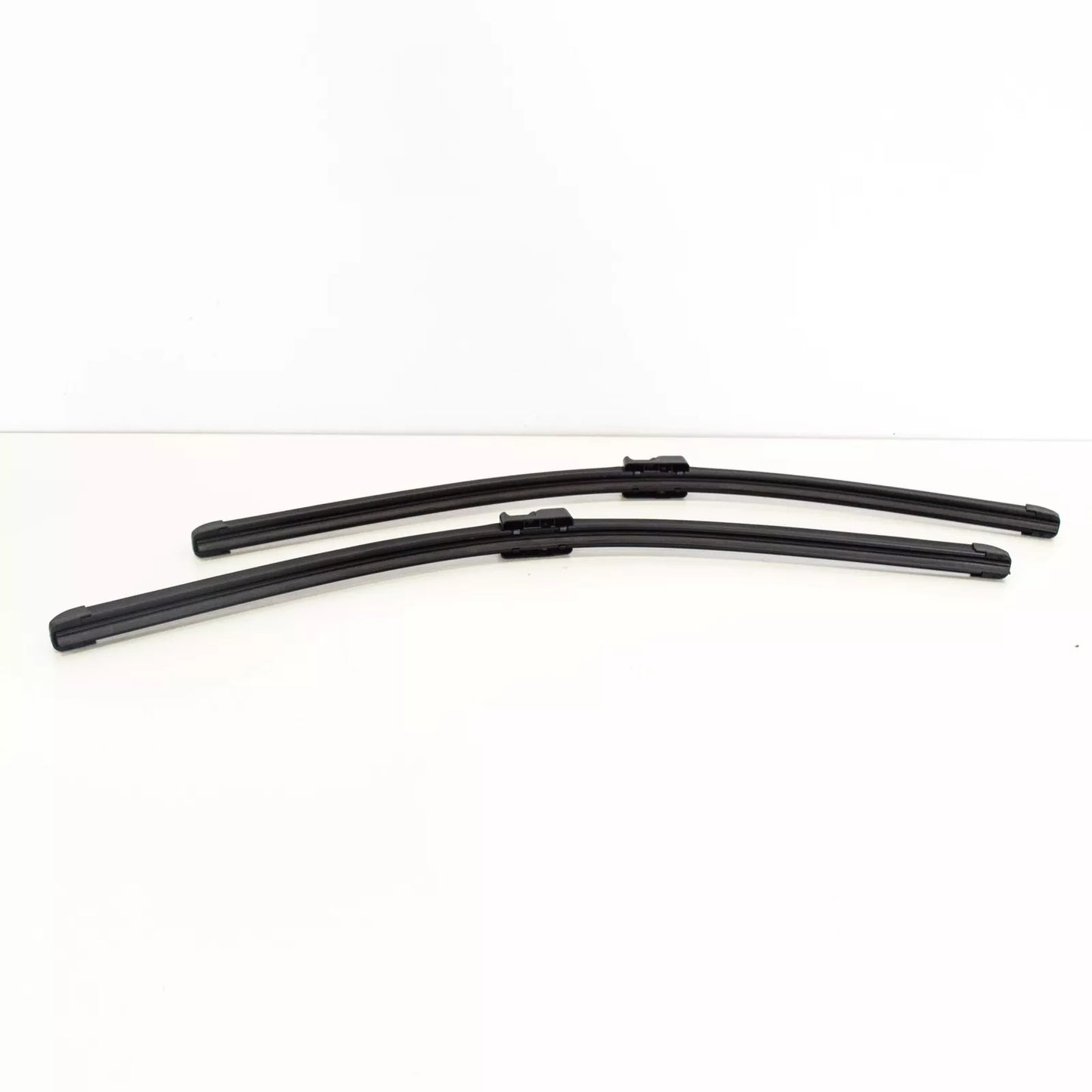 NEW VOLKSWAGEN PASSAT 3B FRONT WINDSCREEN AERO WIPER BLADES SET LHD 3B0998002A