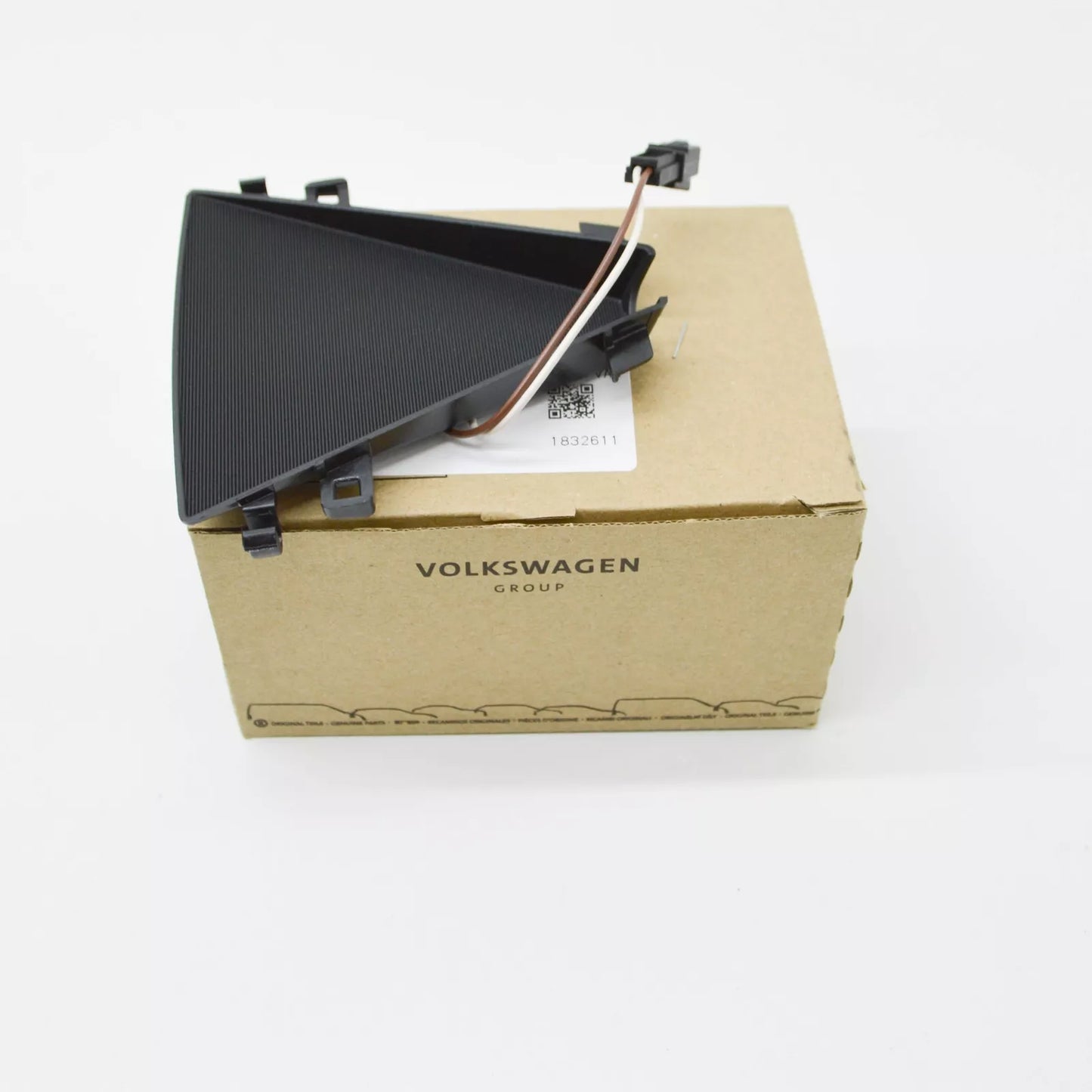 NEW AUDI A7 4K8 FRONT WINDSHIELD POST TRIM 4K8980281A ORIGINAL