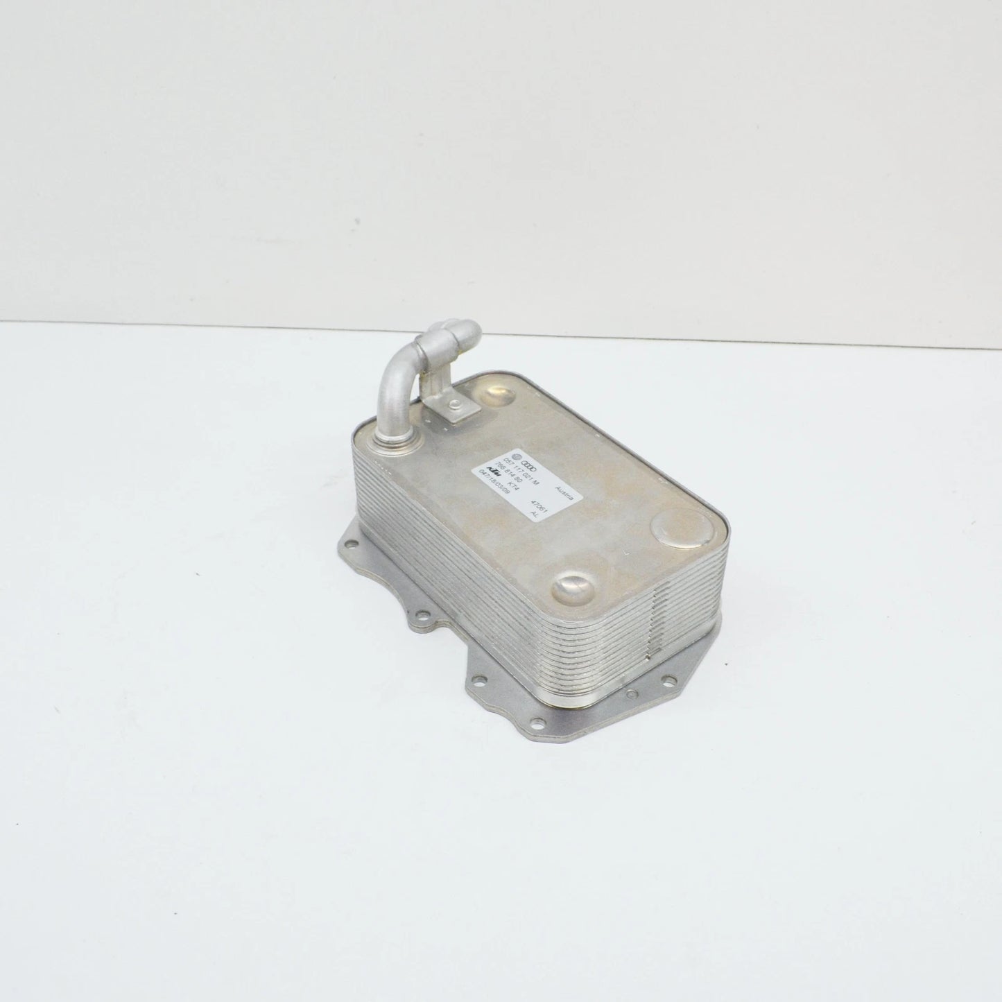 NEW AUDI Q7 4L ENGINE OIL COOLER 057117021M ORIGINAL