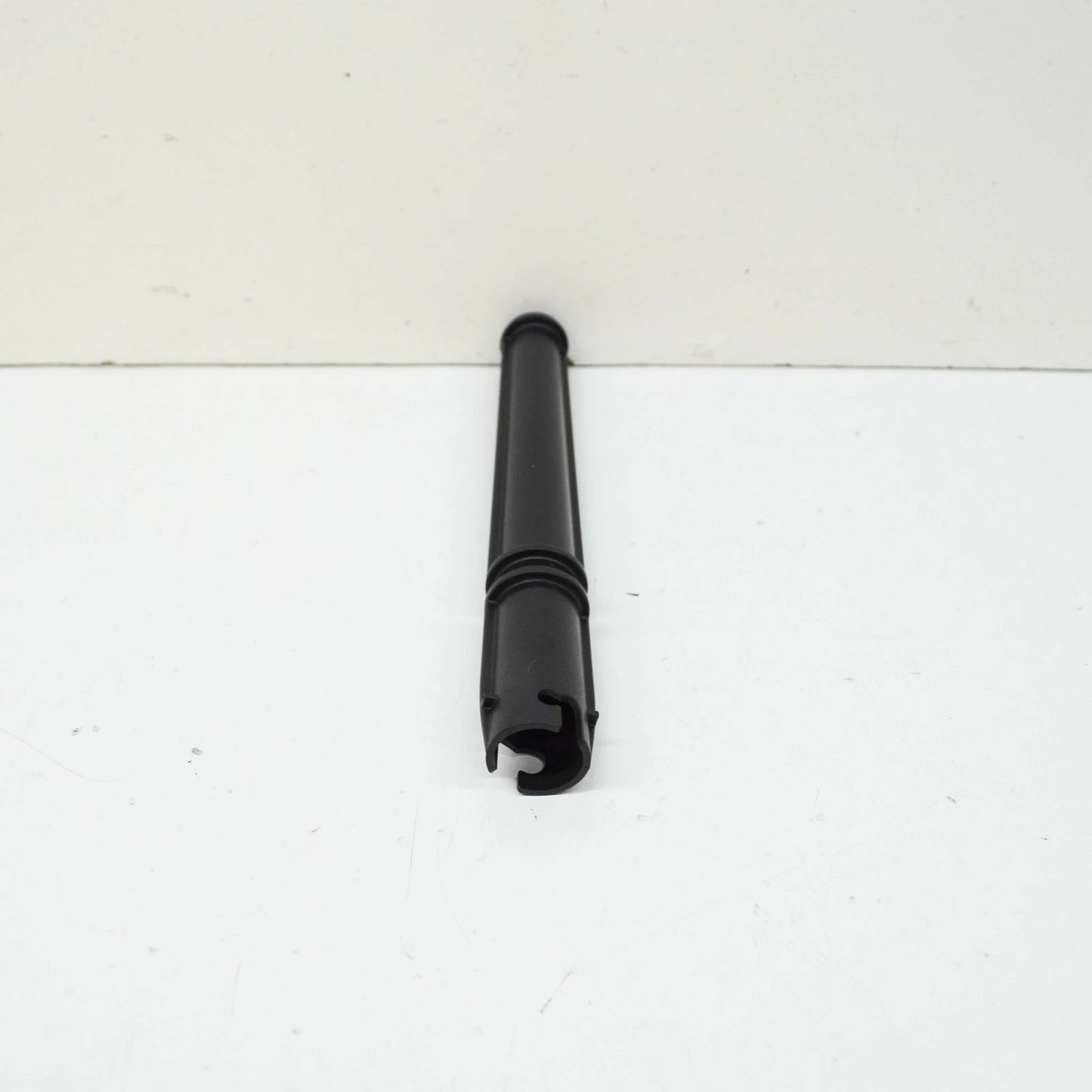 NEW AUDI A1 8X AIR FILTER WATER DRAINAGE HOSE 04E129637 ORIGINAL