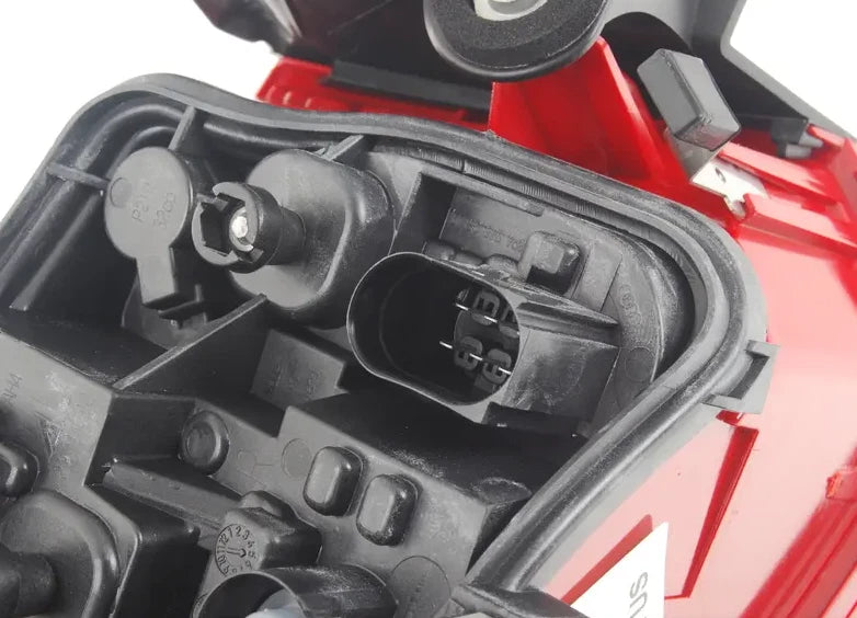 NEW AUDI A3 8P REAR RIGHT OUTER TAILLIGHT 8P4945096F ORIGINAL