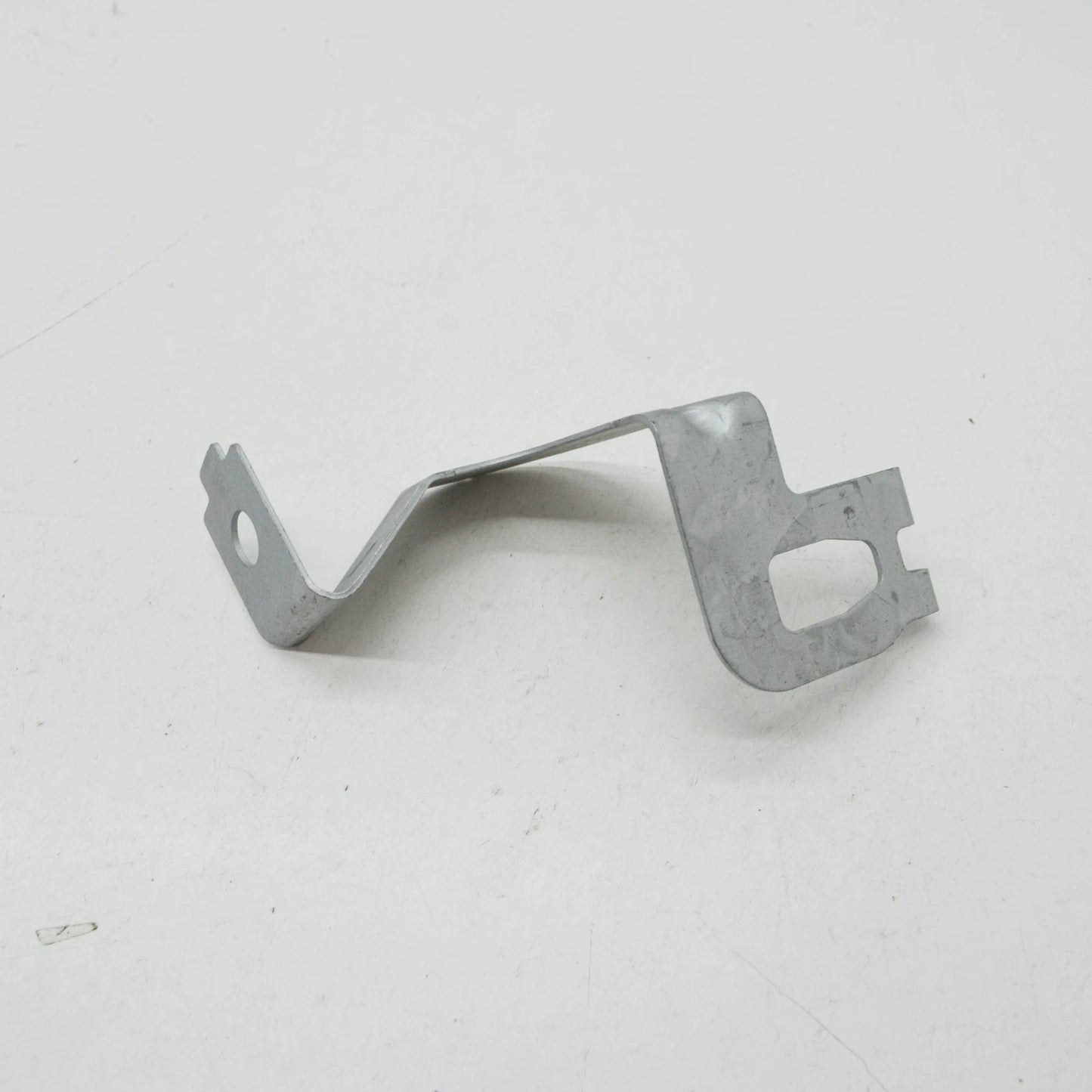 NEW MERCEDES BENZ GLC C253 FRONT SPLASH SHIELD RIGHT BRACKET A2535240140