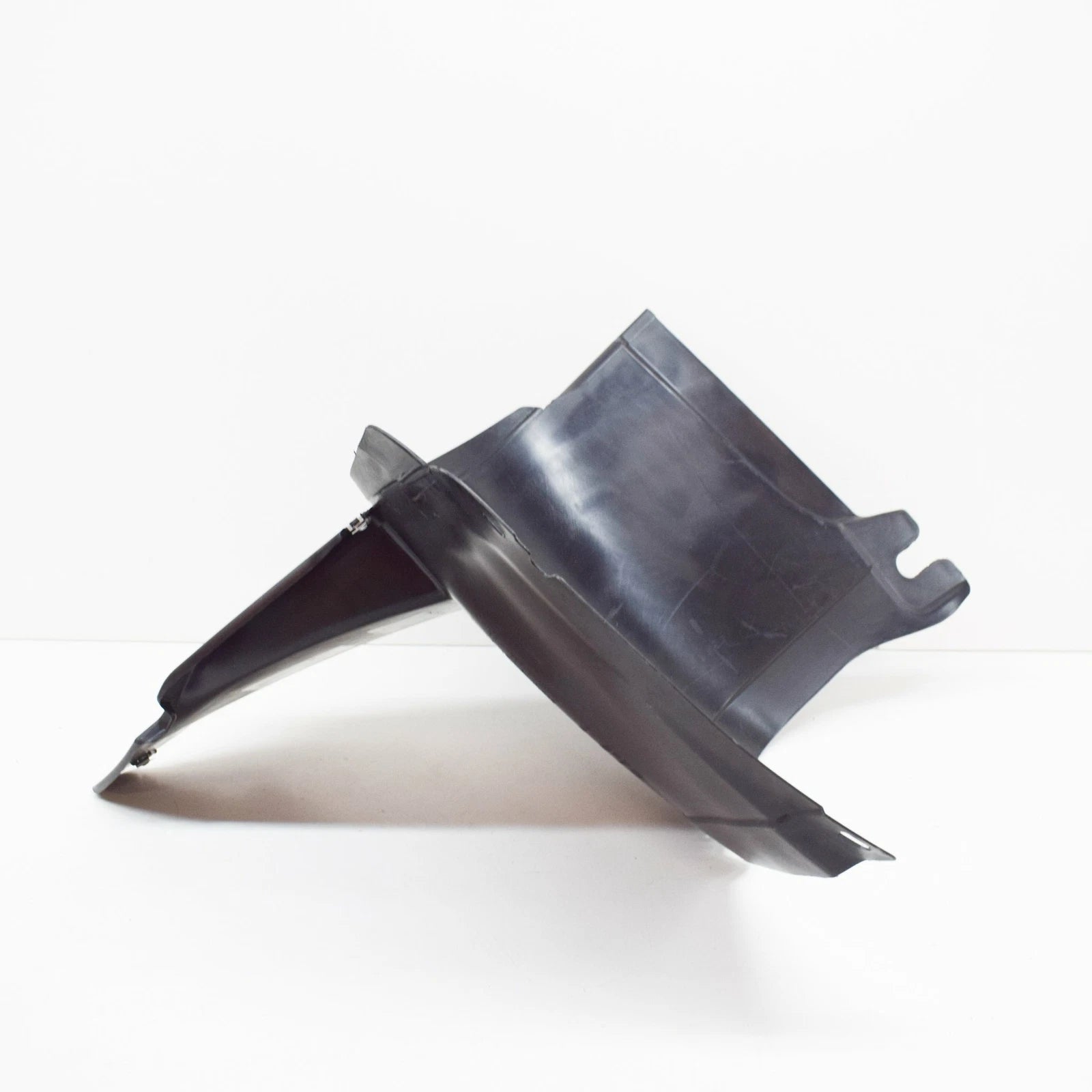 NEW VW JETTA A5 FRONT RIGHT LOWER WHEEL HOUSING LINER 1K0805912E