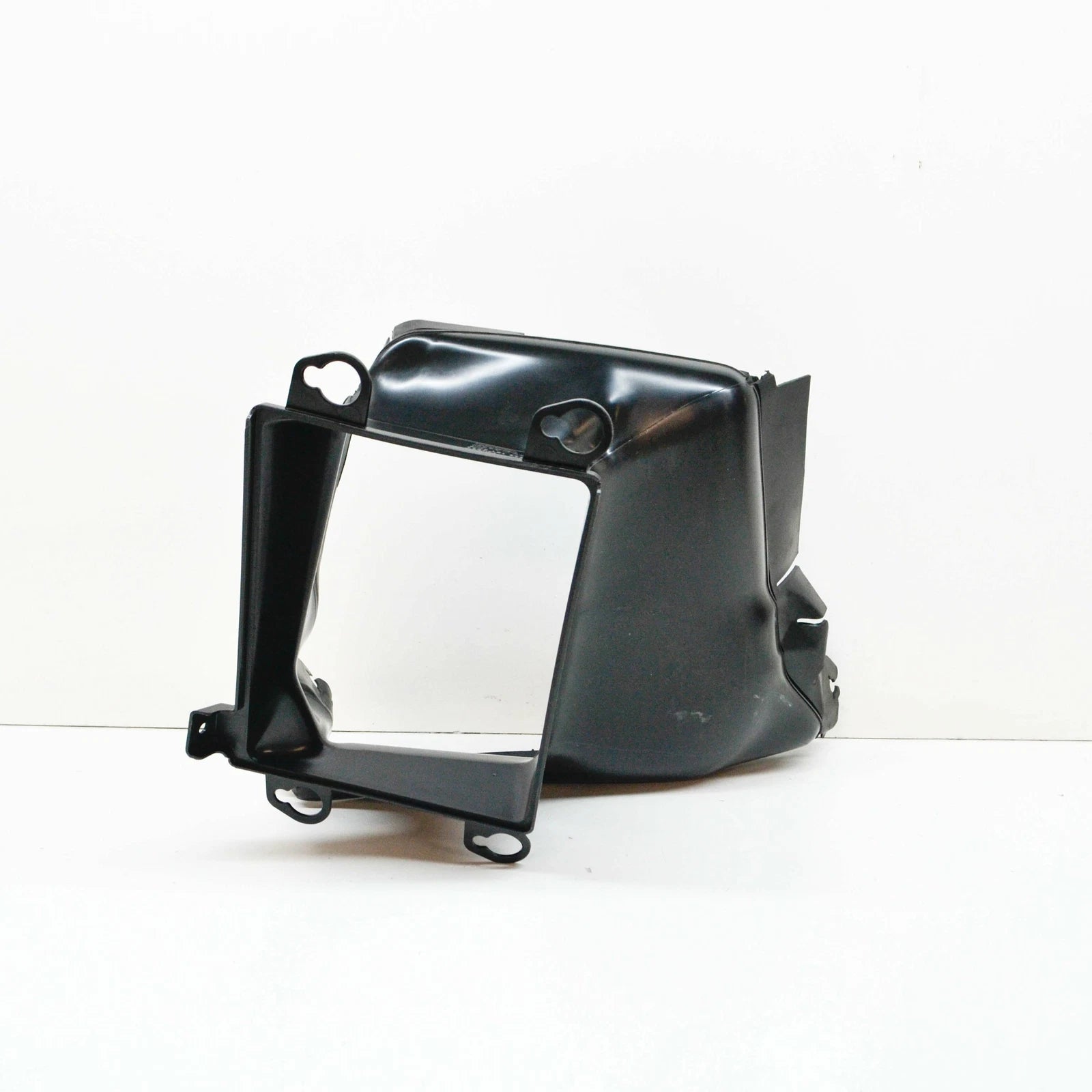 NEW AUDI Q7 4M LEFT OUTER AIR GUIDE 4M0121333D