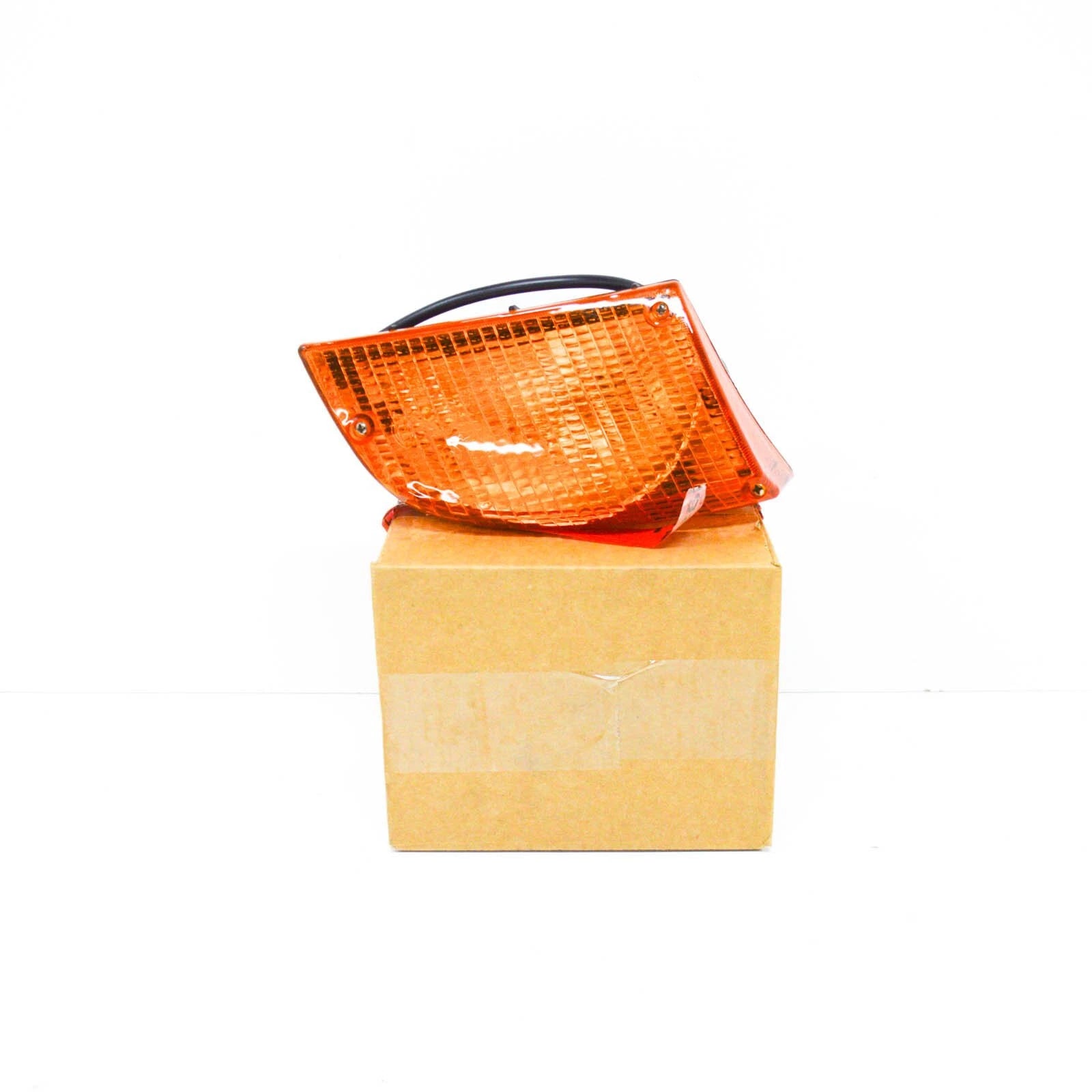 NEW BMW 6 E24 COUPE RIGHT PARKING LIGHT ASSEMBLY 63131361888 ORIGINAL