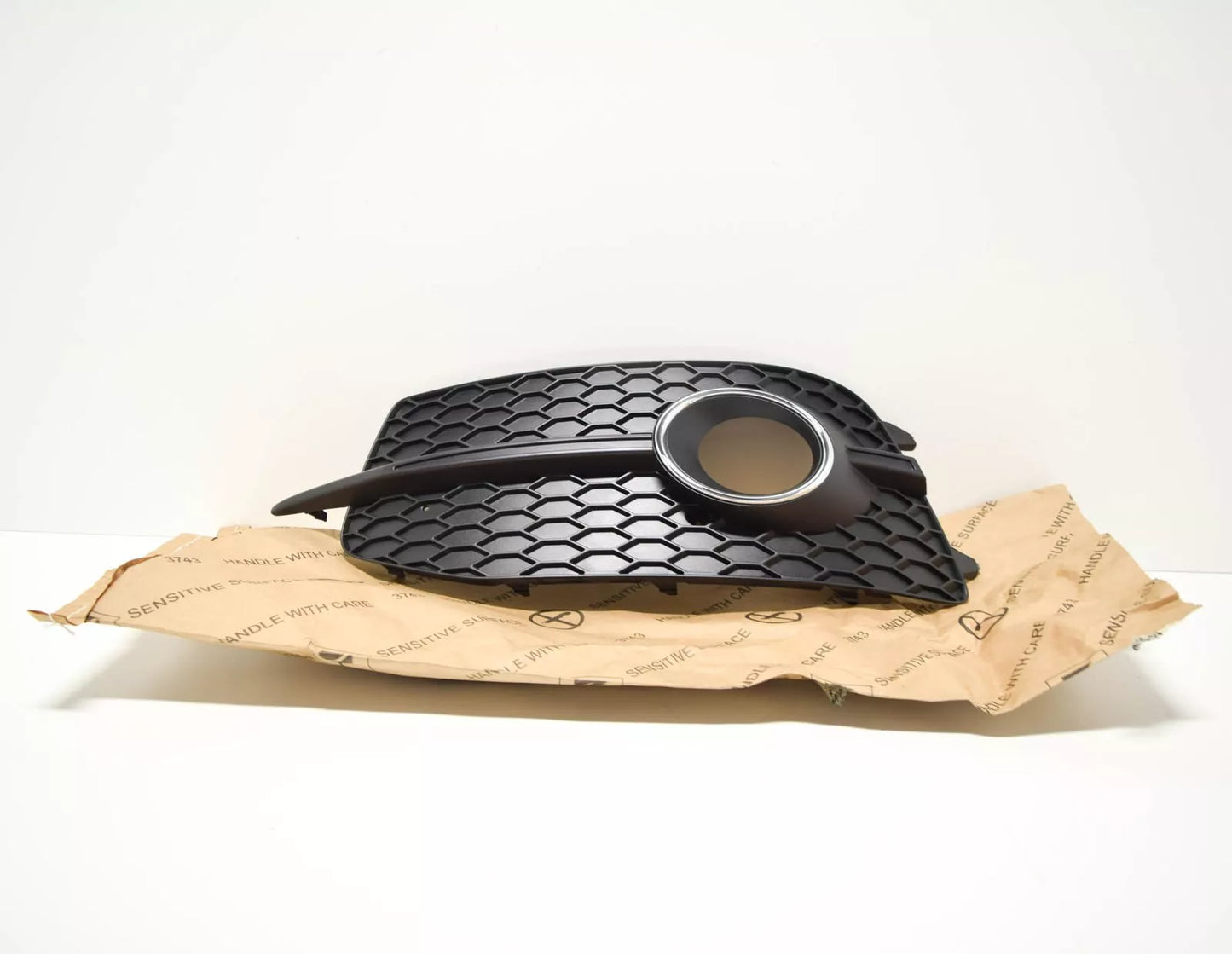 NEW AUDI Q3 8U LEFT FOG LIGHT GRILLE 8U0807681DSP9 8U0807681D