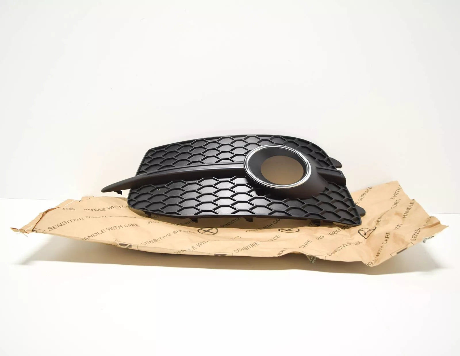 NEW AUDI Q3 8U LEFT FOG LIGHT GRILLE 8U0807681DSP9 8U0807681D