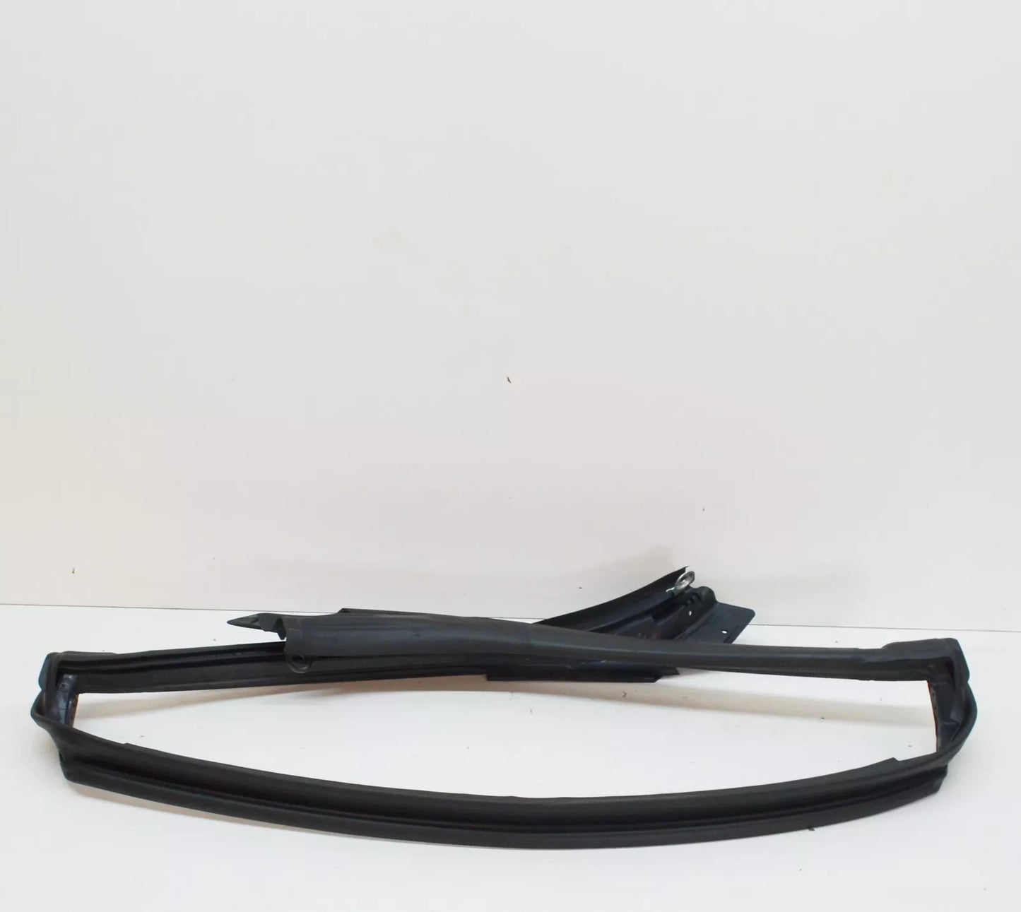 NEW MERCEDES-BENZ SL R231 FRONT WINDSHIELD SEALING A2317200078 ORIGINAL