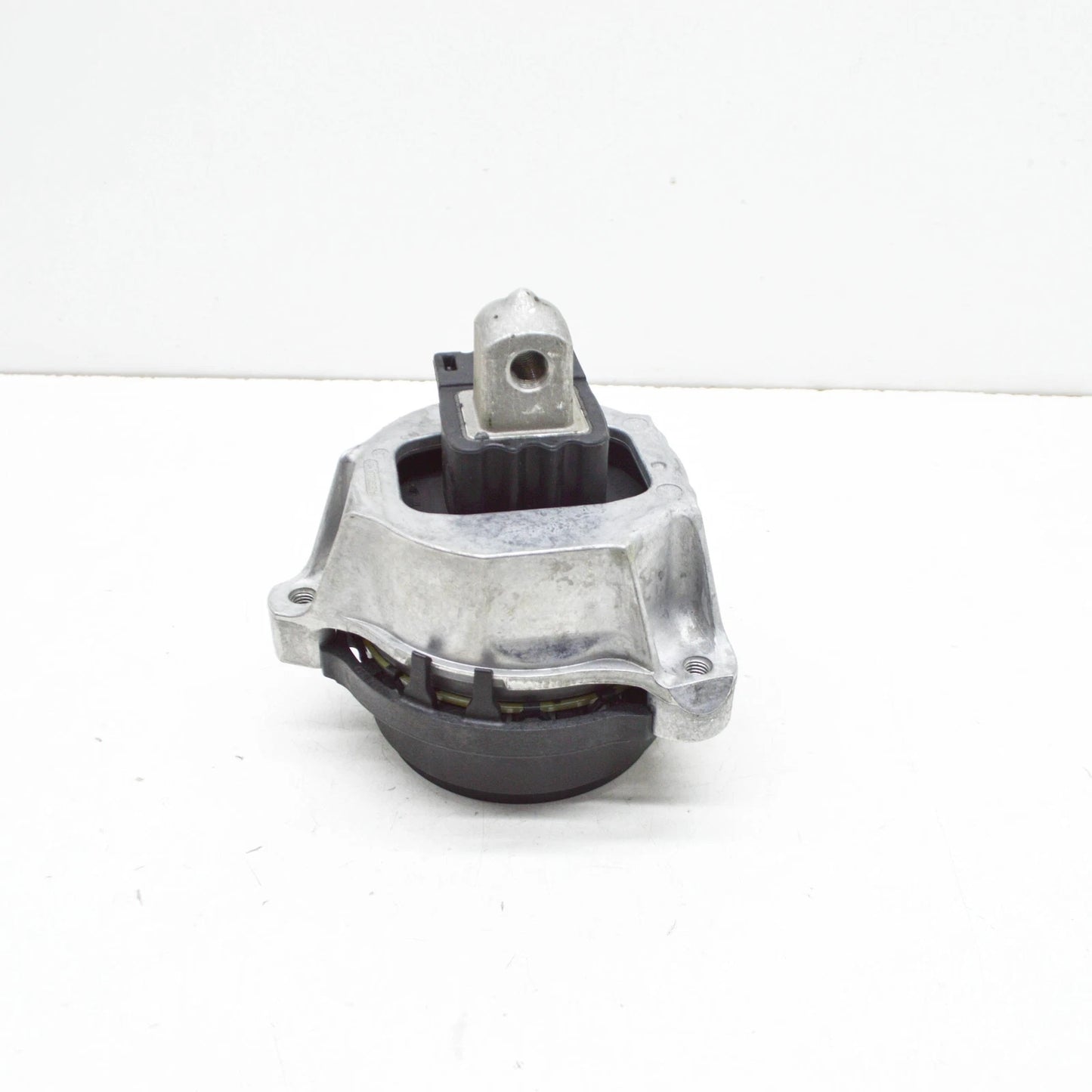 NEW BMW 5 G30 LEFT ENGINE MOUNT 22116860463 ORIGINAL