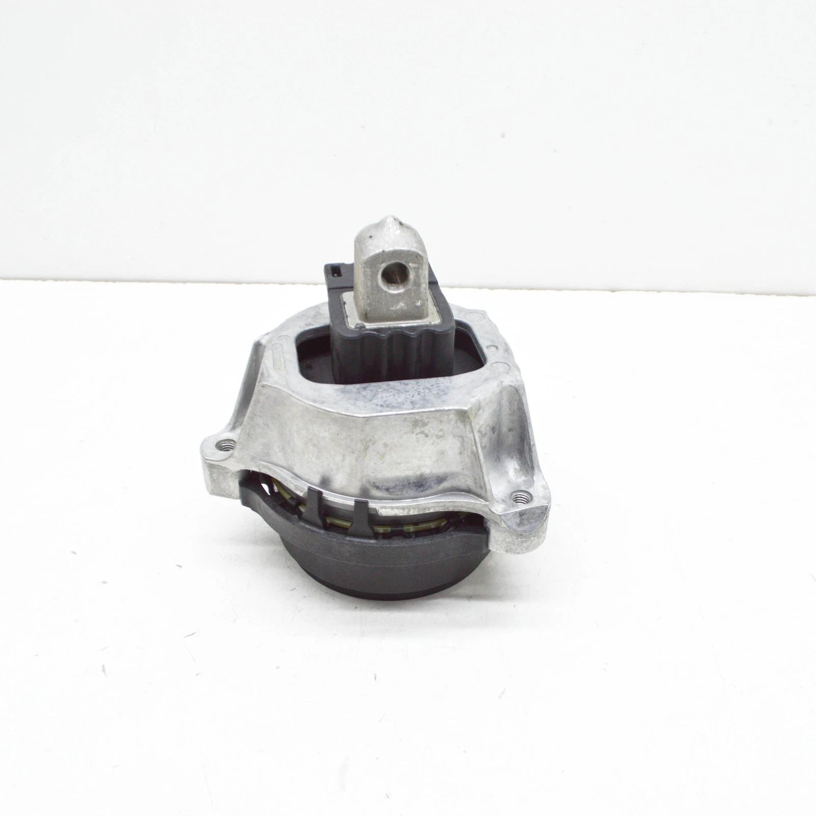 NEW BMW 5 G30 LEFT ENGINE MOUNT 22116860463 ORIGINAL