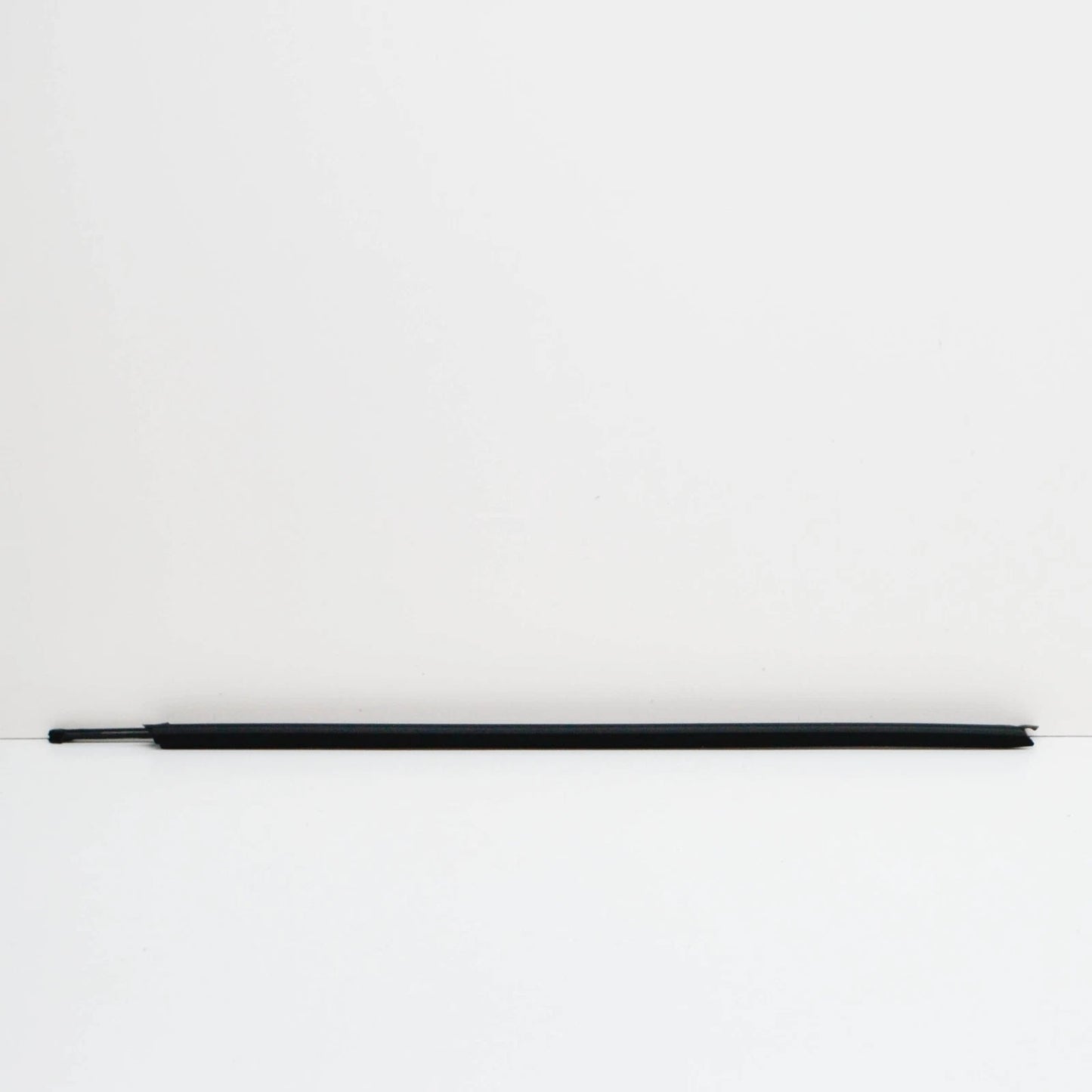 NEW VOLKSWAGEN PASSAT B8 FRONT RIGHT DOOR WINDOW MOLDING 3G0837480 ORIGINAL