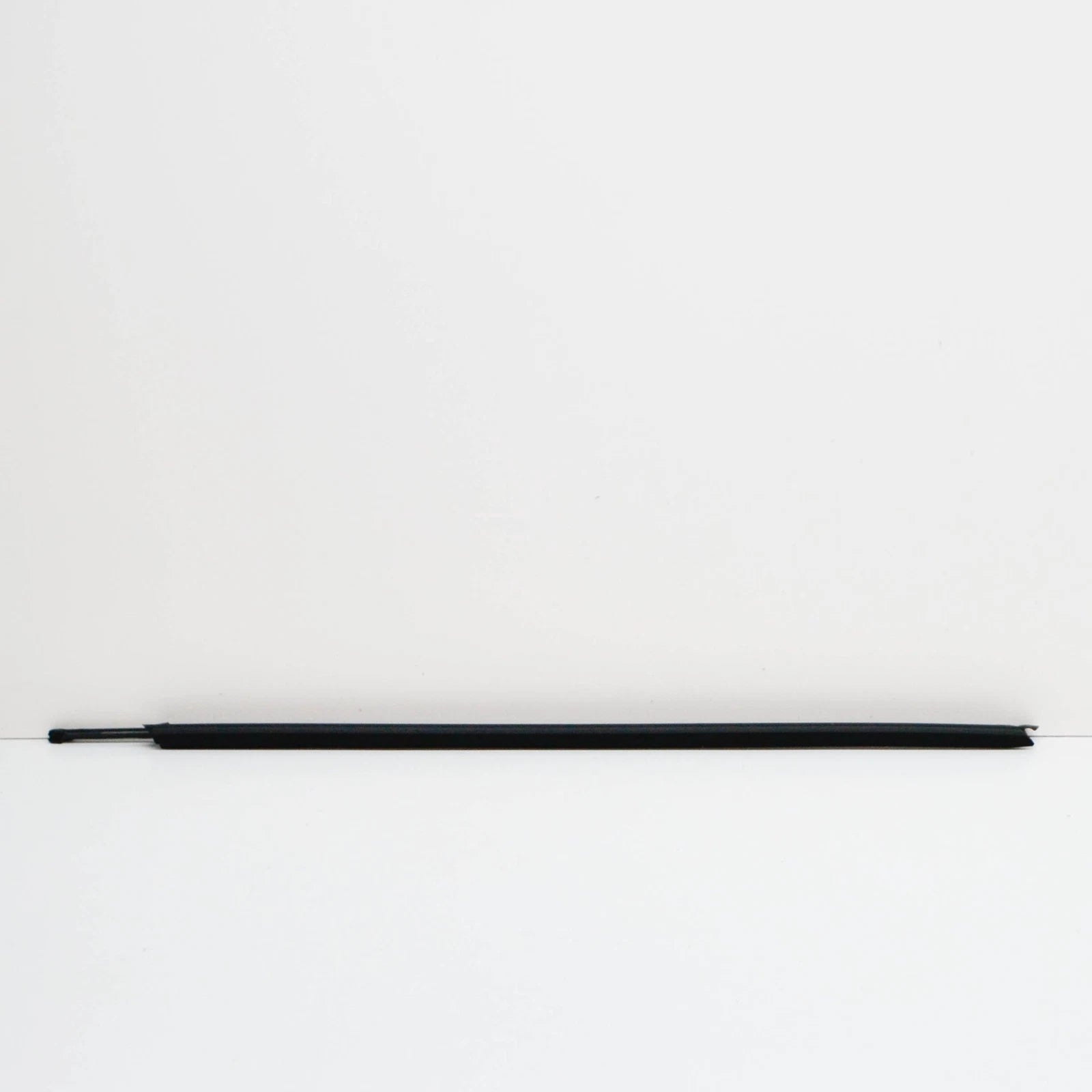 NEW VOLKSWAGEN PASSAT B8 FRONT RIGHT DOOR WINDOW MOLDING 3G0837480 ORIGINAL