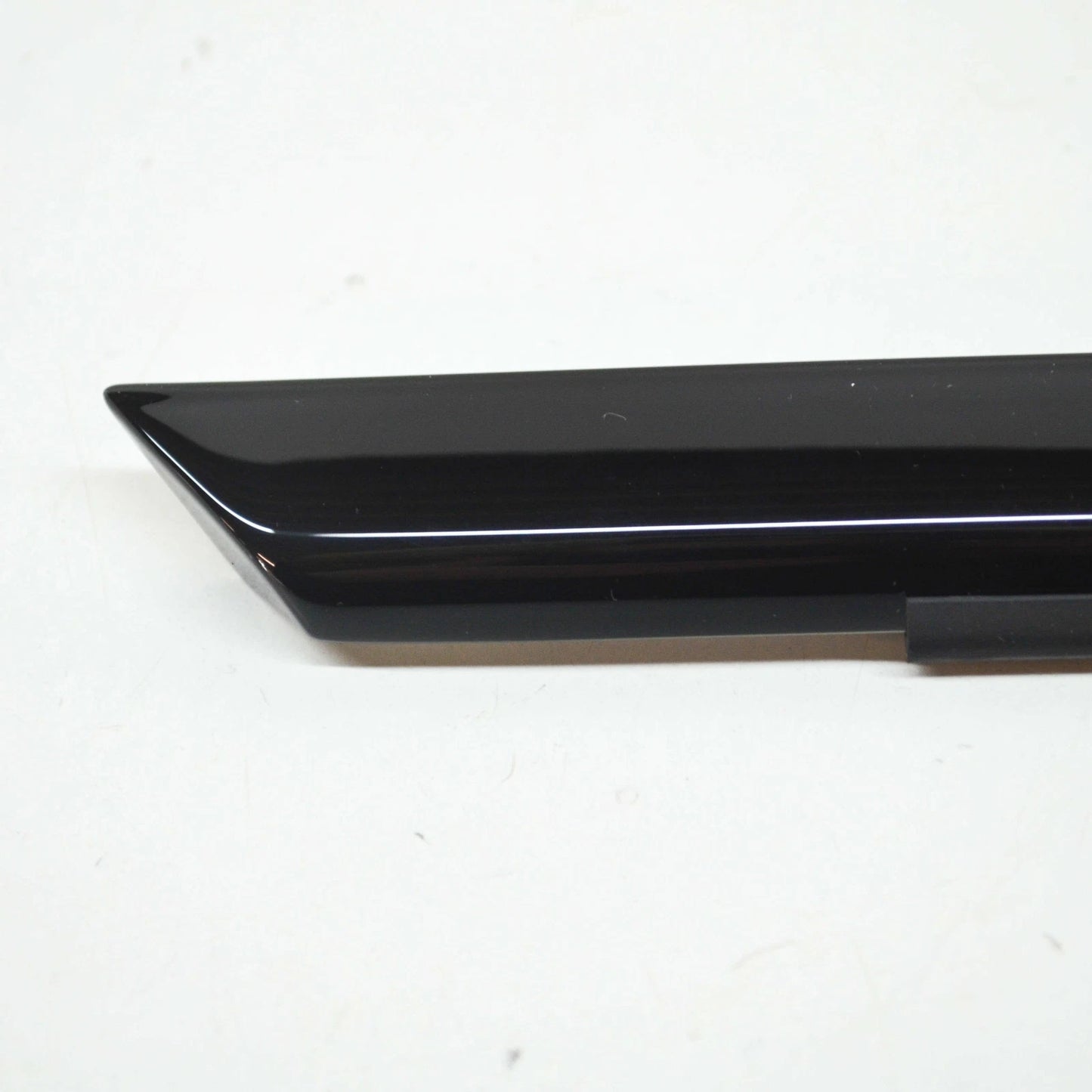 NEW BMW 6 F12 FRONT RIGHT CHANNEL COVER SHORT OUTER 7221312 51337221312 ORIGINAL