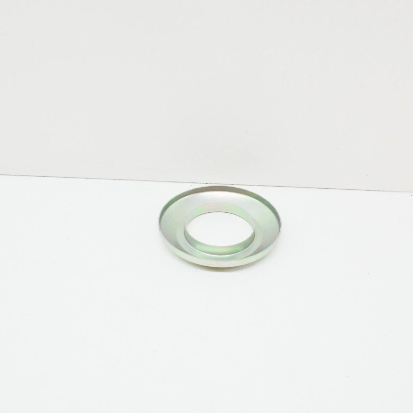 NEW BMW 6 E24 WHEEL HUB DUST SHIELD 31211128423 1128423 ORIGINAL