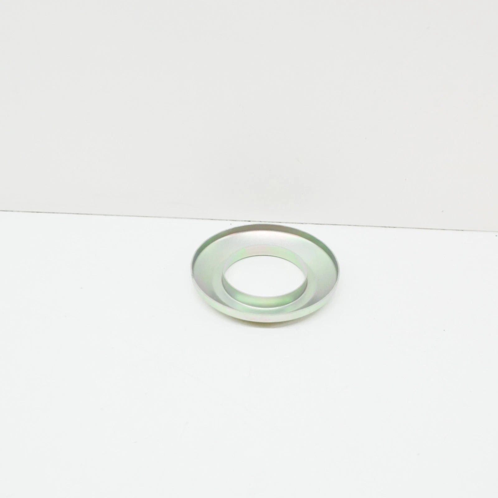 NEW BMW 6 E24 WHEEL HUB DUST SHIELD 31211128423 1128423 ORIGINAL