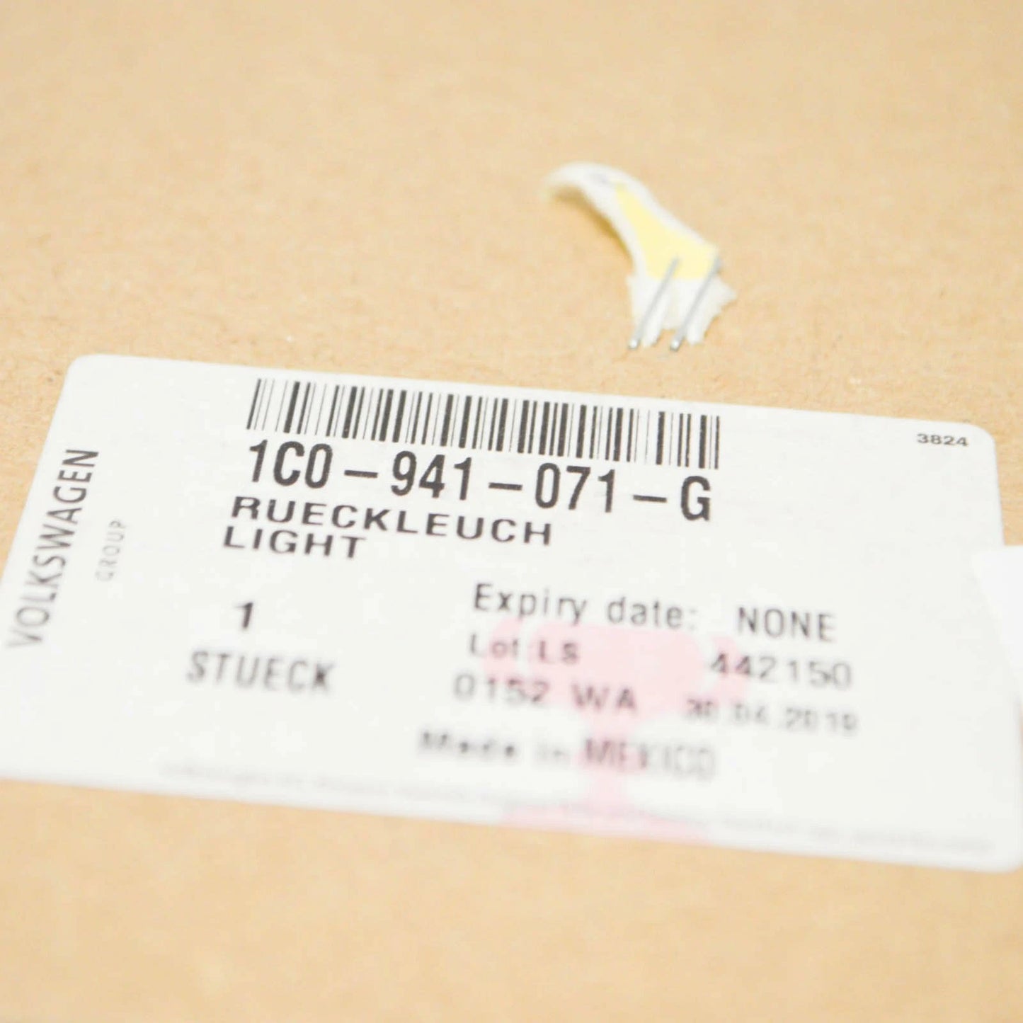 NEW VW BEETLE REAR BUMPER LEFT SIDE REVERSE LIGHT 1C0941071G