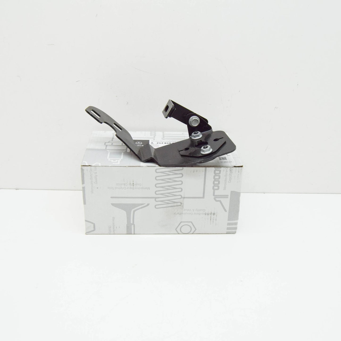 NEW MERCEDES-BENZ E W212 FRONT LEFT FENDER BRACKET A2128100114 ORIGINAL